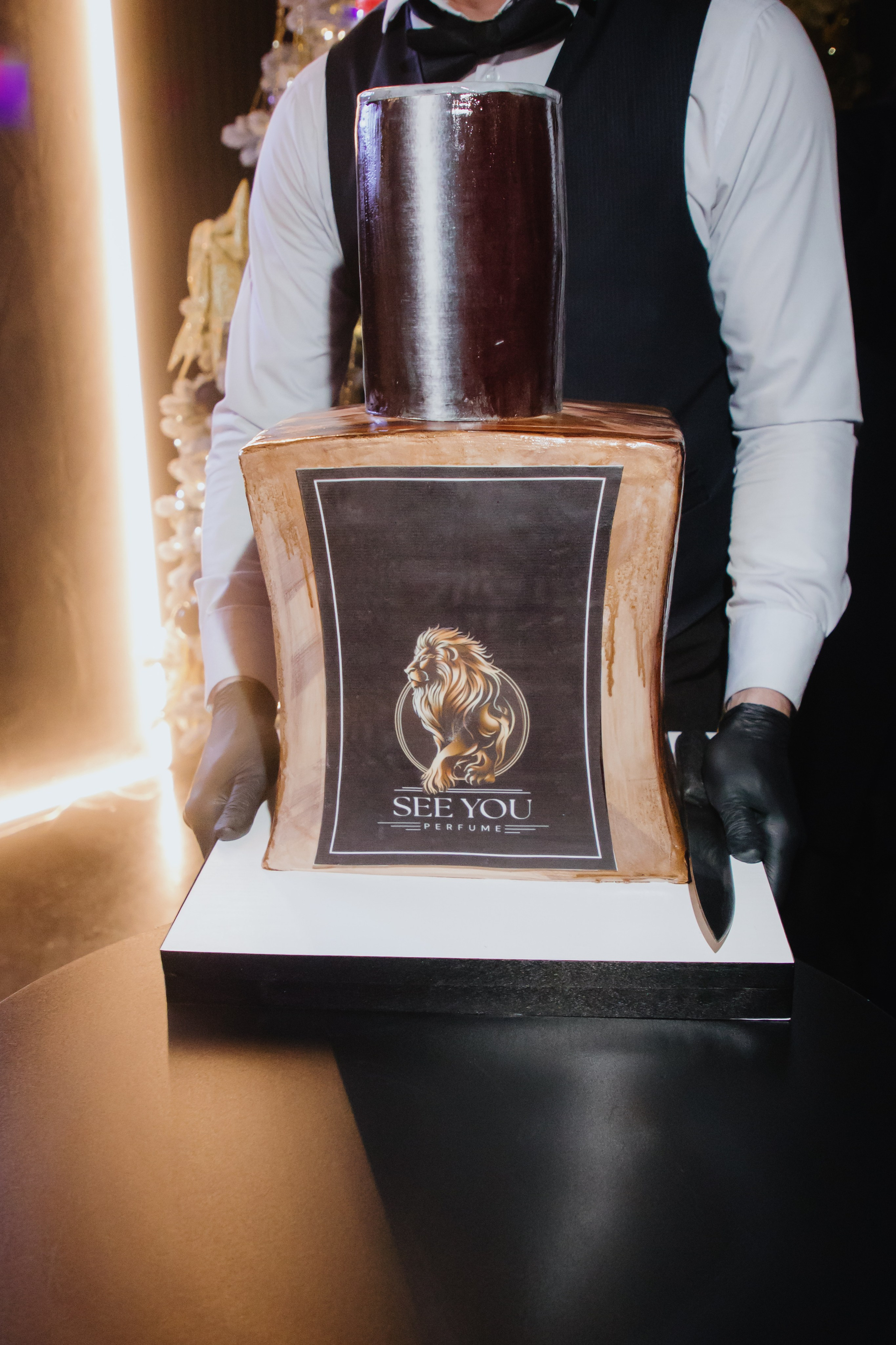 See `You Perfume. Фотограф в Москве и Санкт-Петербурге Дарина