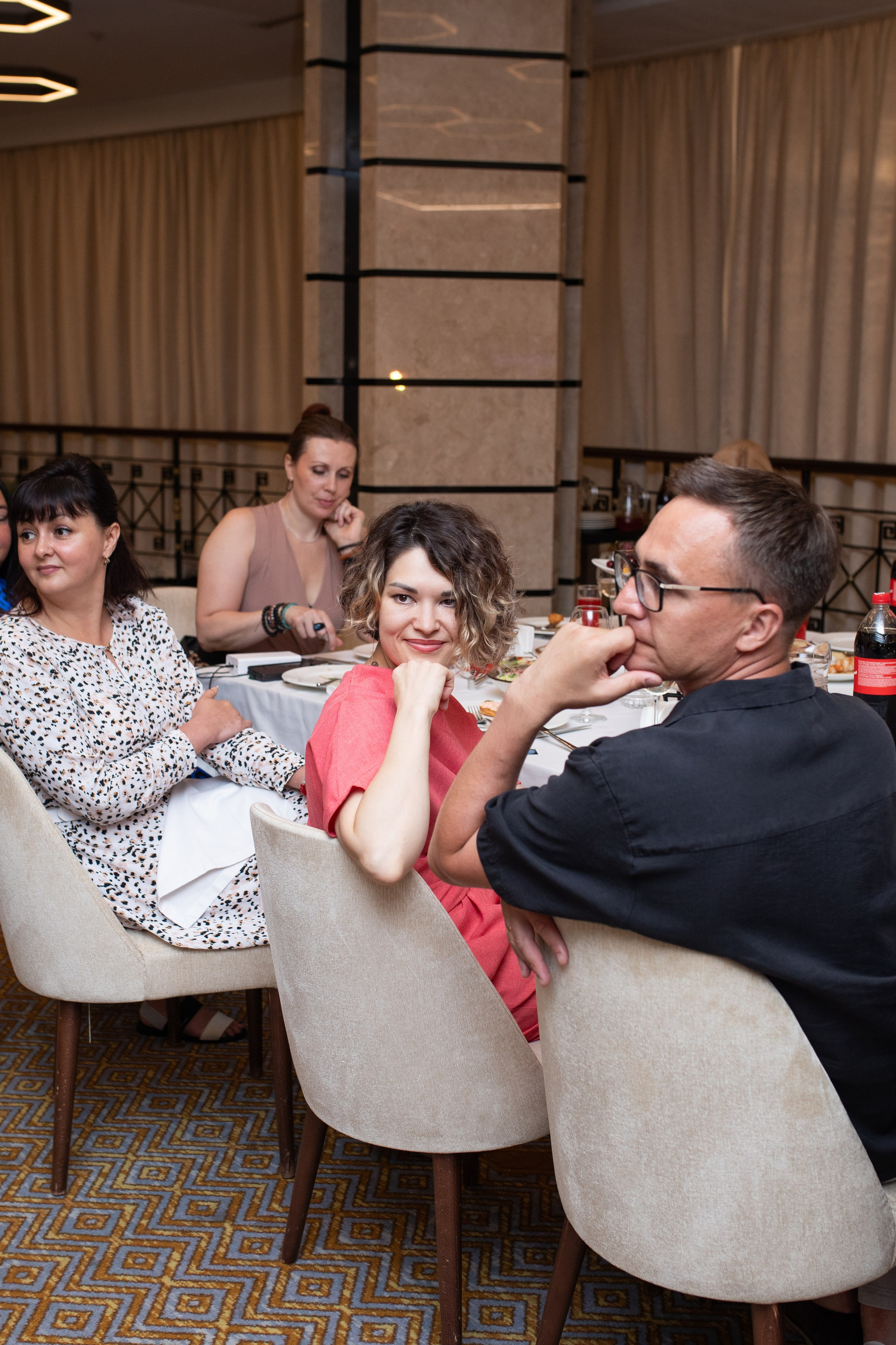 Выпускной 11 класс. Ресторан «Мед». Фотограф в Новосибирске Ася Зверева