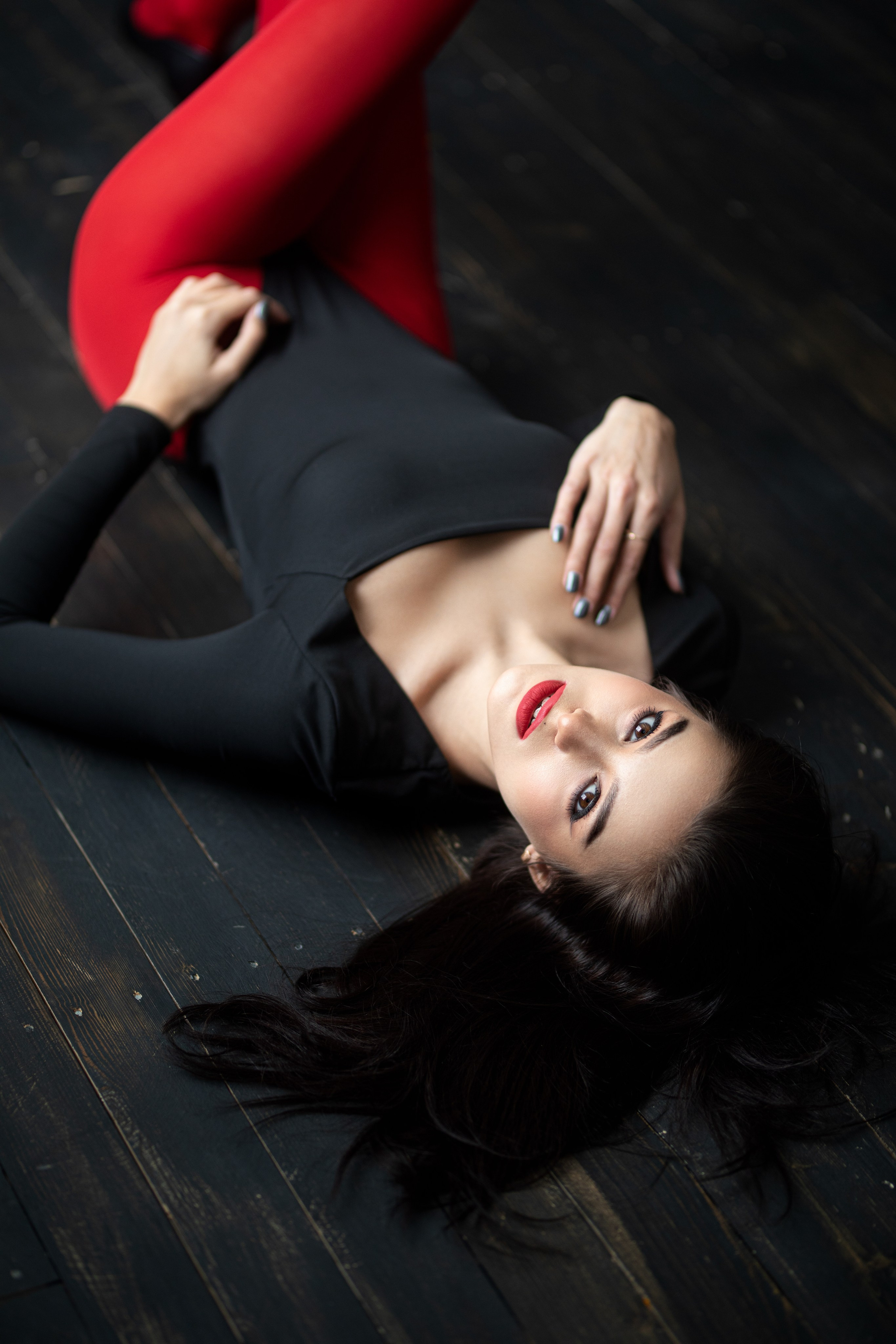 Фотосет с Марианной в студии с минимальным интерьером в формате для «себя»