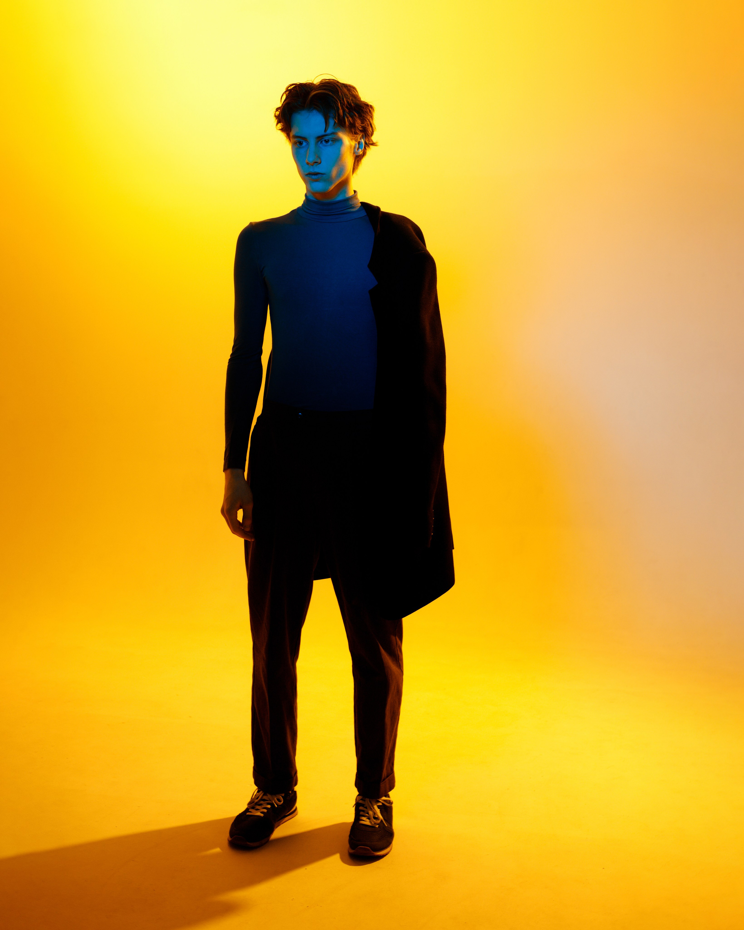 Креативное освещение на мужской портретной фотосессии в Санкт-Петербурге