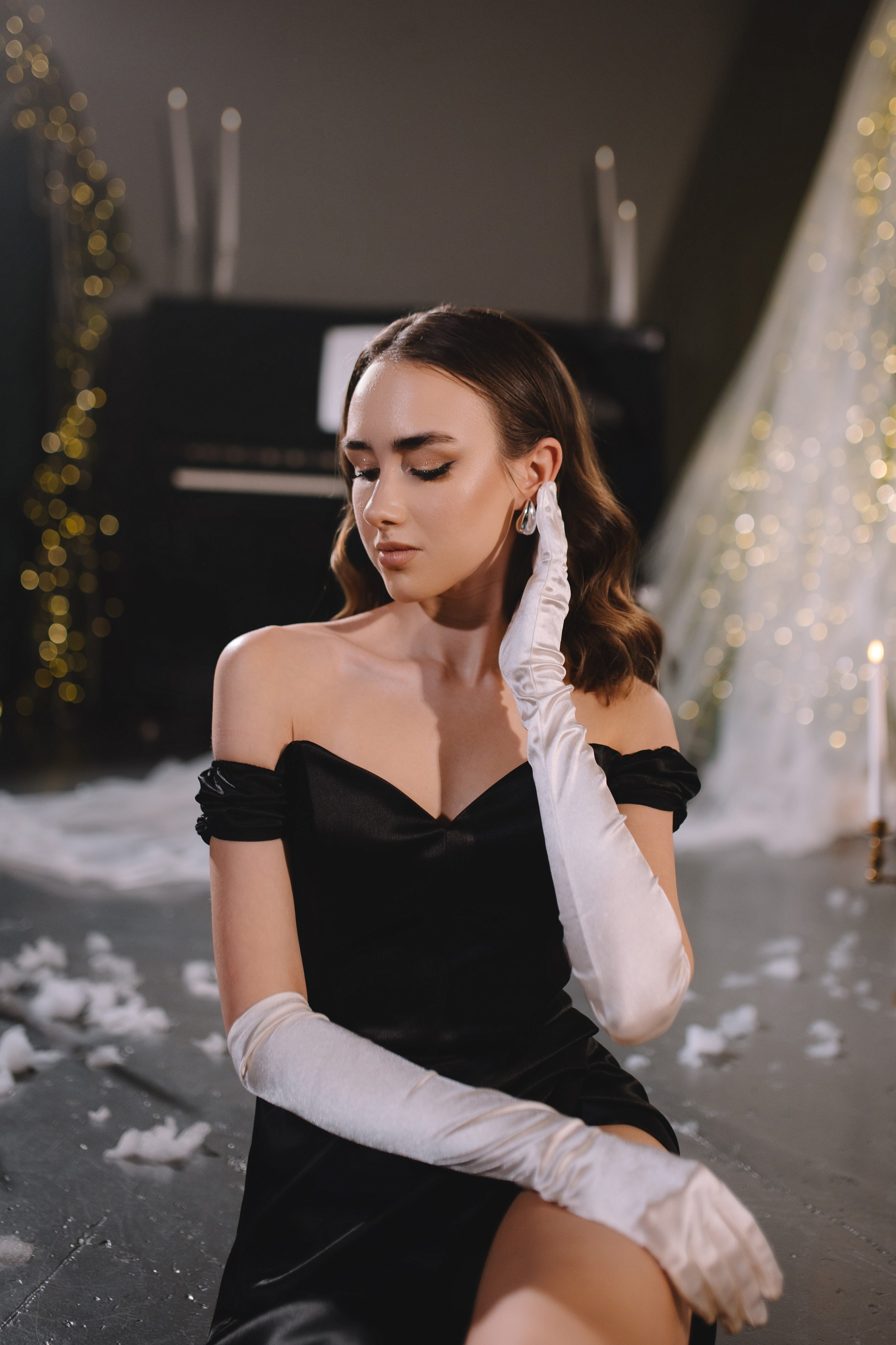 Зимняя фотосессия пары с падающим снегом при свечах. Фотограф и видеограф в Мурманске, Москве Екатерина Нечаева