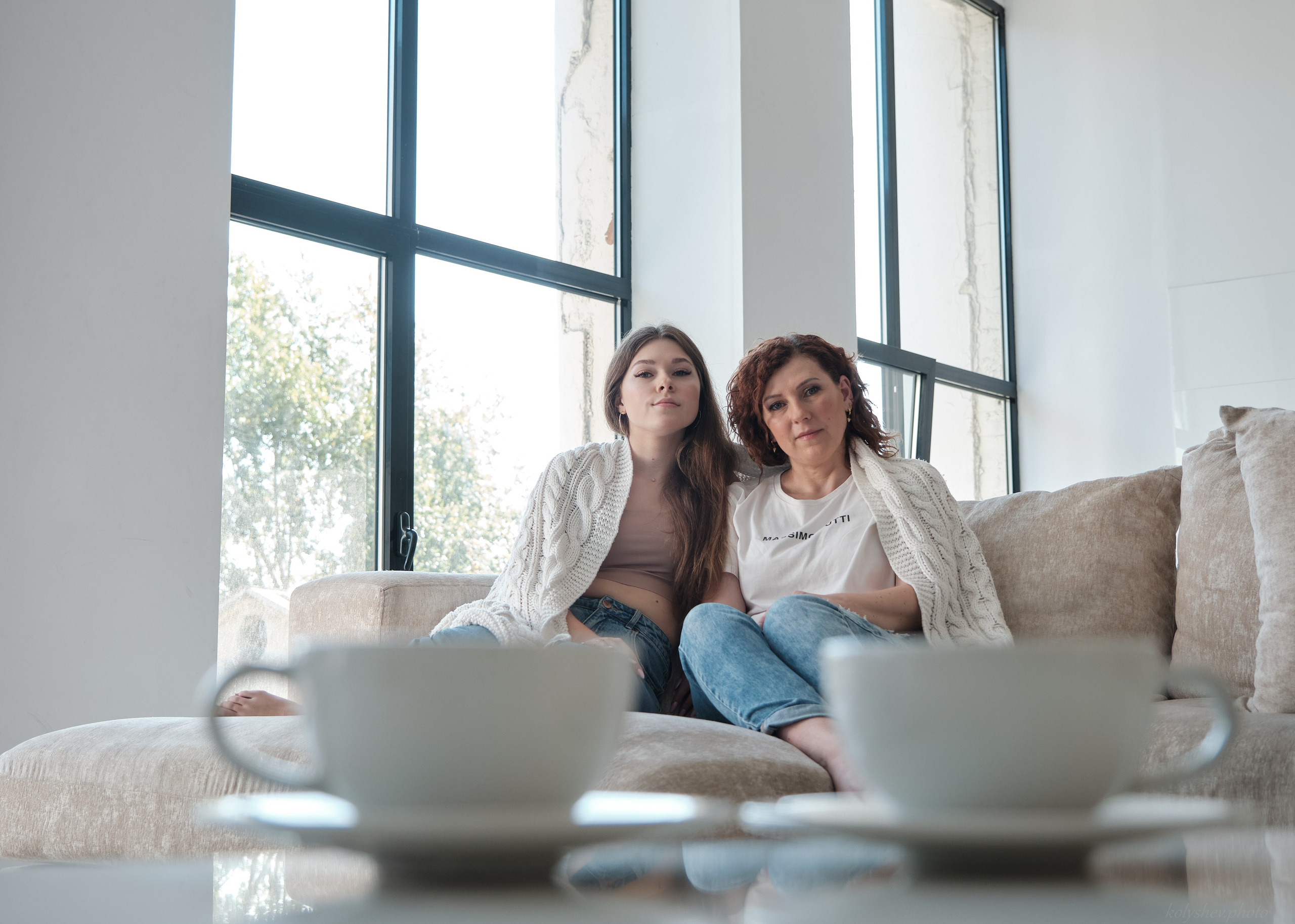 Семейная фотосессия мамы и дочки в студии в Москве 2. Портретный фотограф на новый год в Москве Виктория Колышева