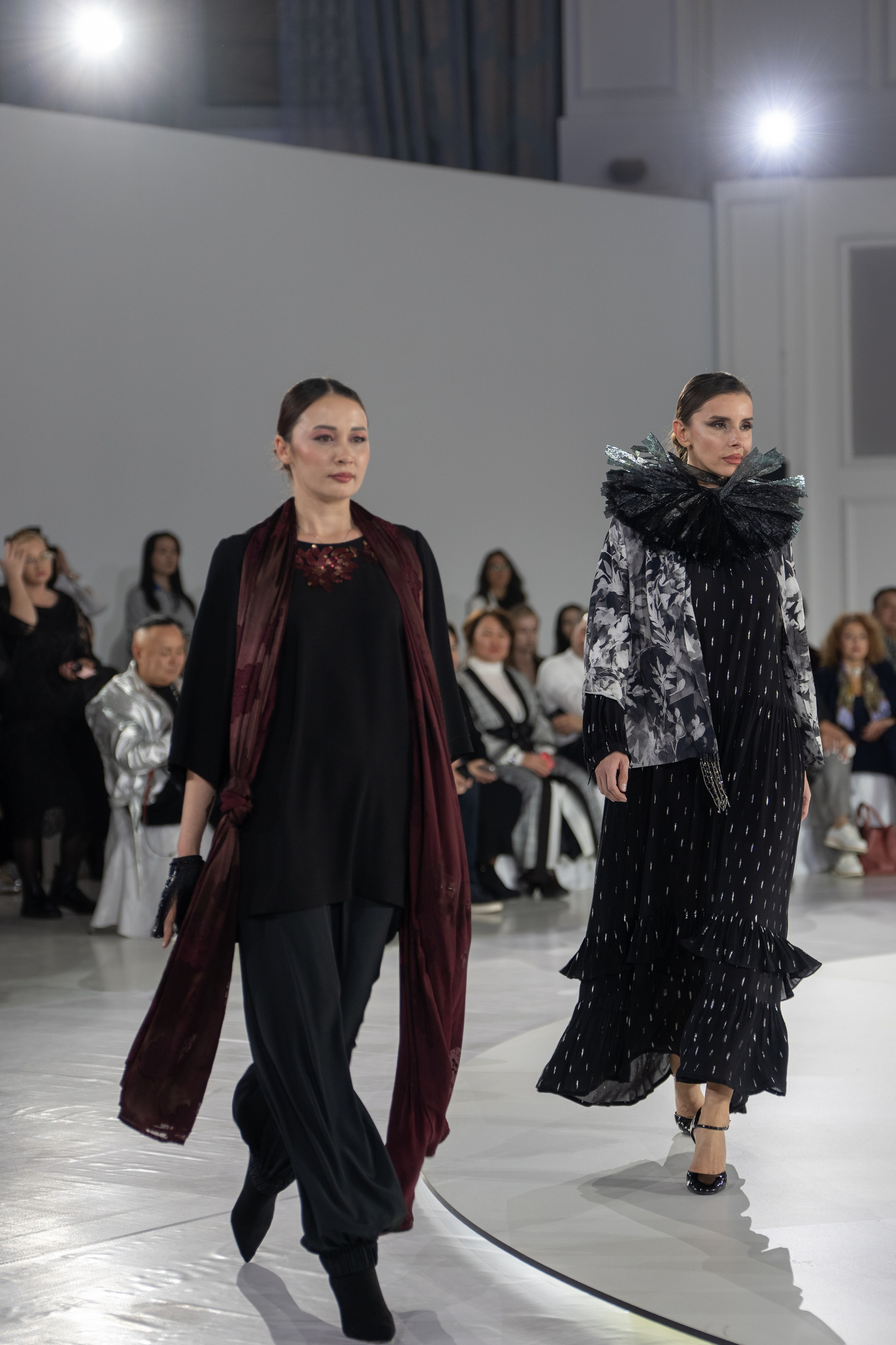 Дизайнер Yerlan Zholdas bek. Сайт Алматинского НЮ АРТ, будуар и фэшн фотографа Дениса Карпенко