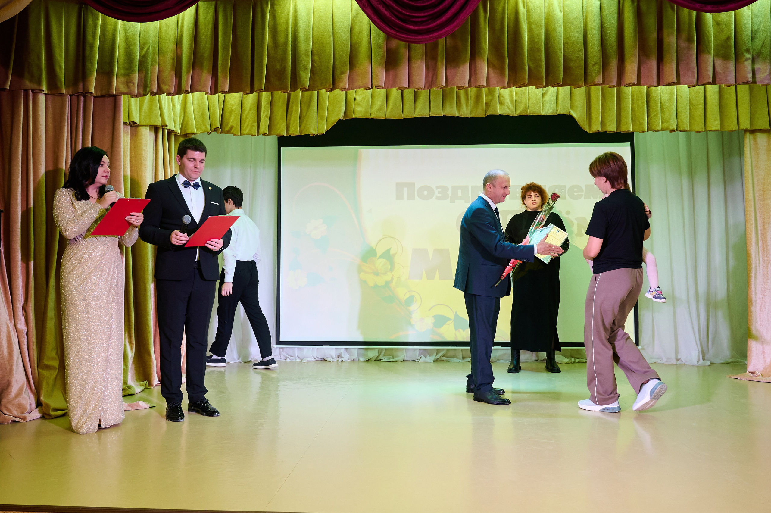 День матери Виноградный. Жизнь курорта Кабардинка в фотографиях