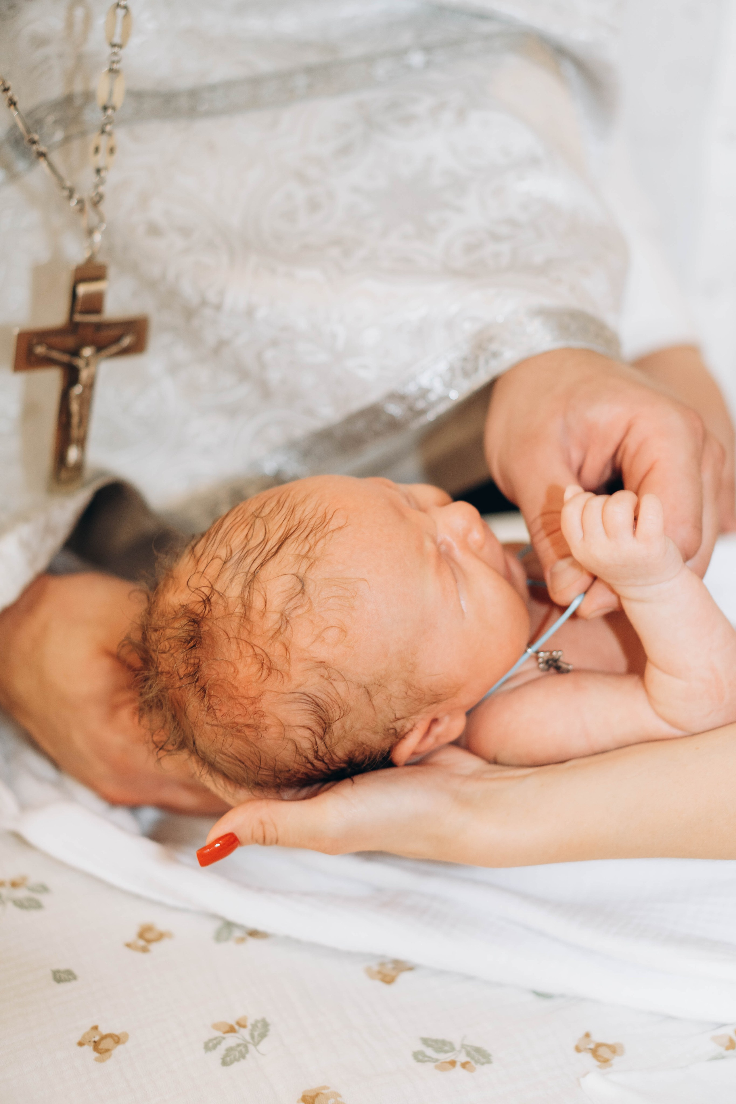 Крещение Тихона Церковь Почаевской иконы Божией Матери в Салтыковке. Фотограф Москва Валерия Веденина