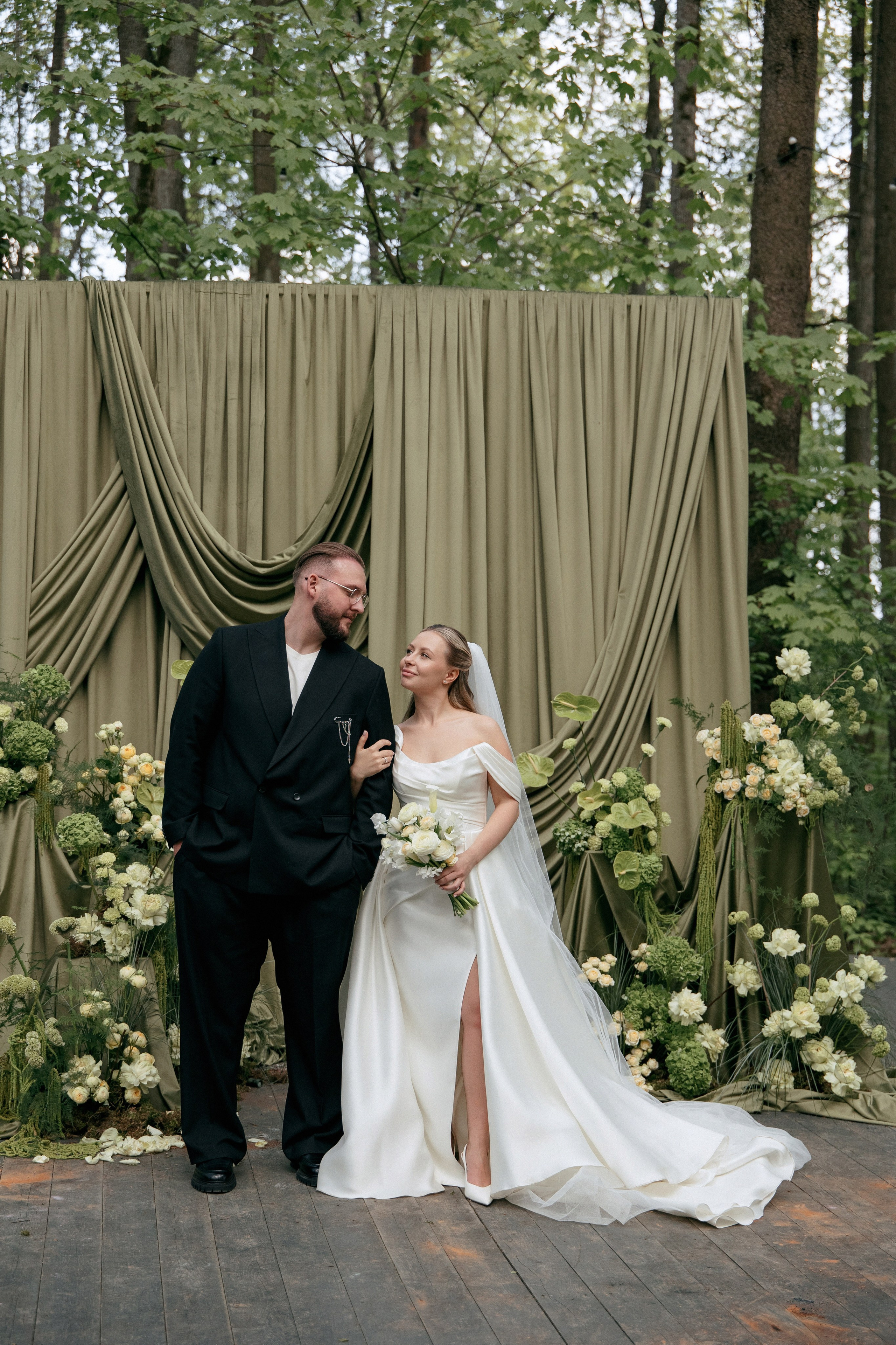 ЛЕС Event House выездная регистрация и свадебный банкет на площадке ЛЕС. Свадебный фотограф Москва