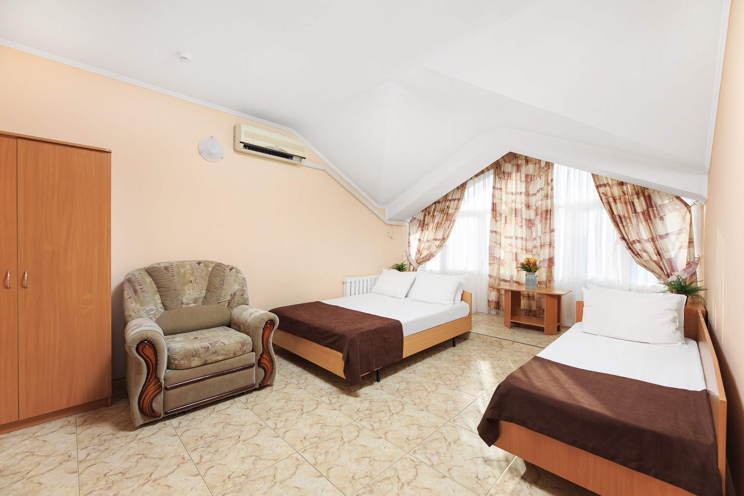 Фотосъёмка номеров с дополнительным освещением. Профессиональная фотосъёмка интерьеров, предметная фотосессия еды для меню г. Анапа