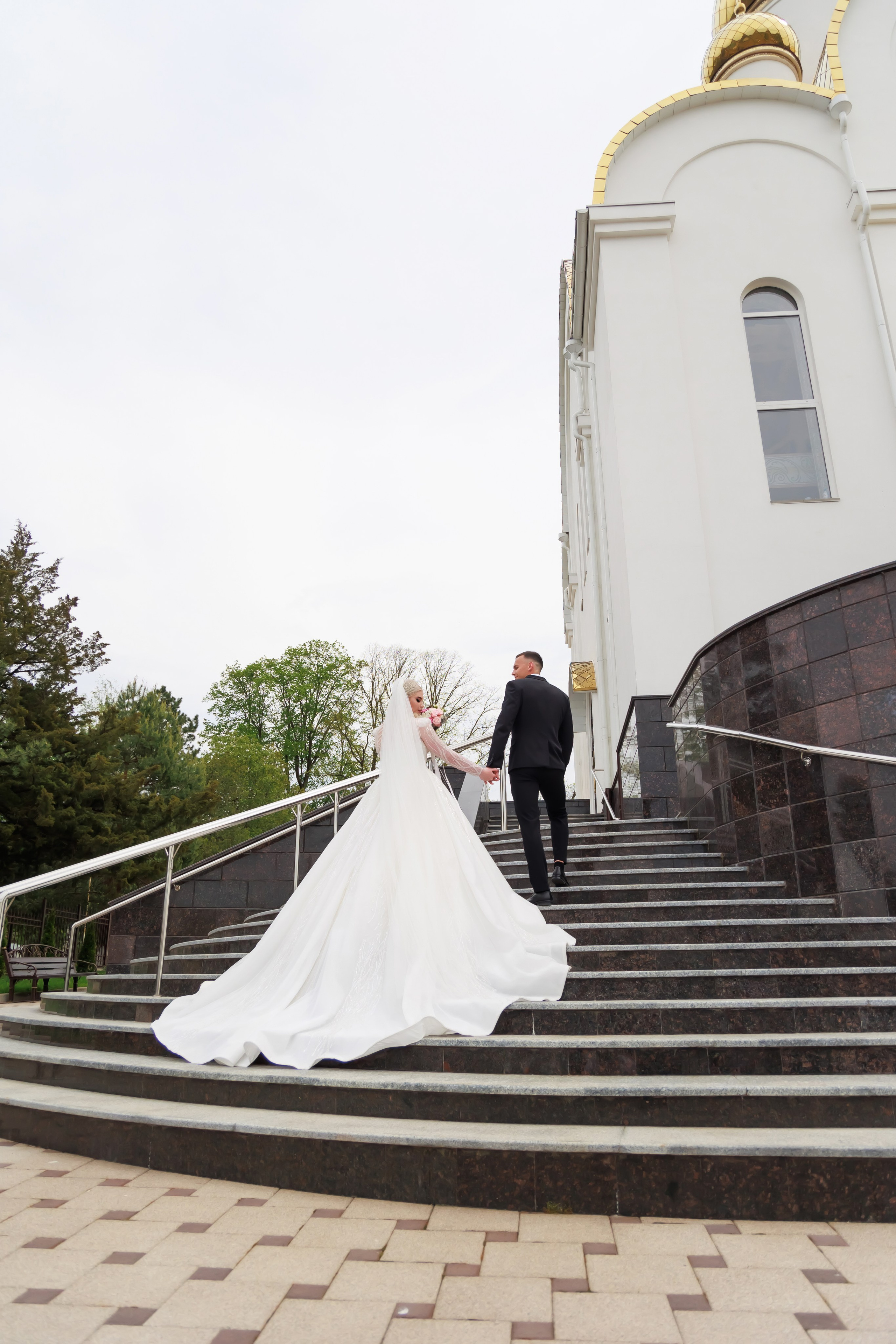Свадебный и семейный фотограф в г. Майкопе (выезд по республике и краю)