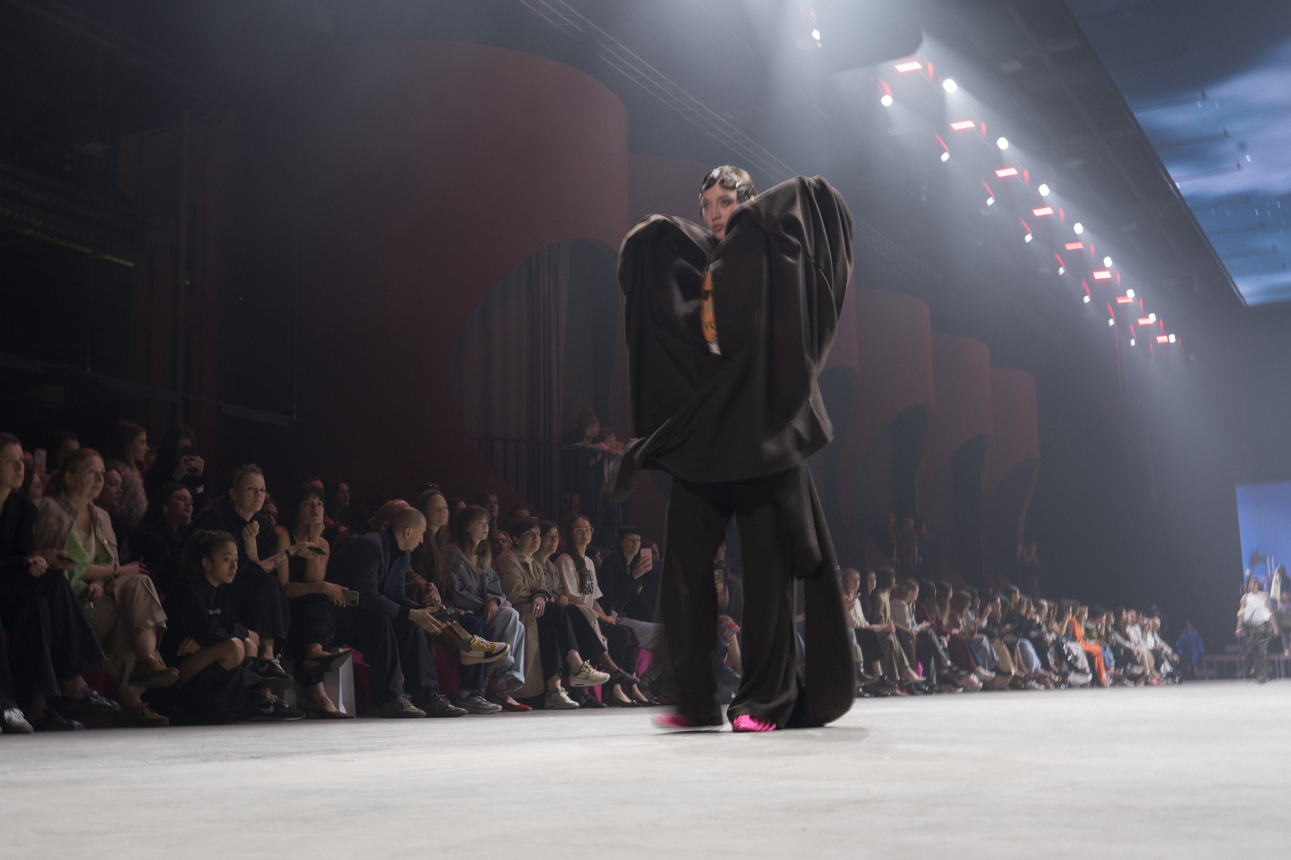 Показ Школы дизайна НИУ ВШЭ. Фотограф Николай Прокофьев модельные тесты в Москве