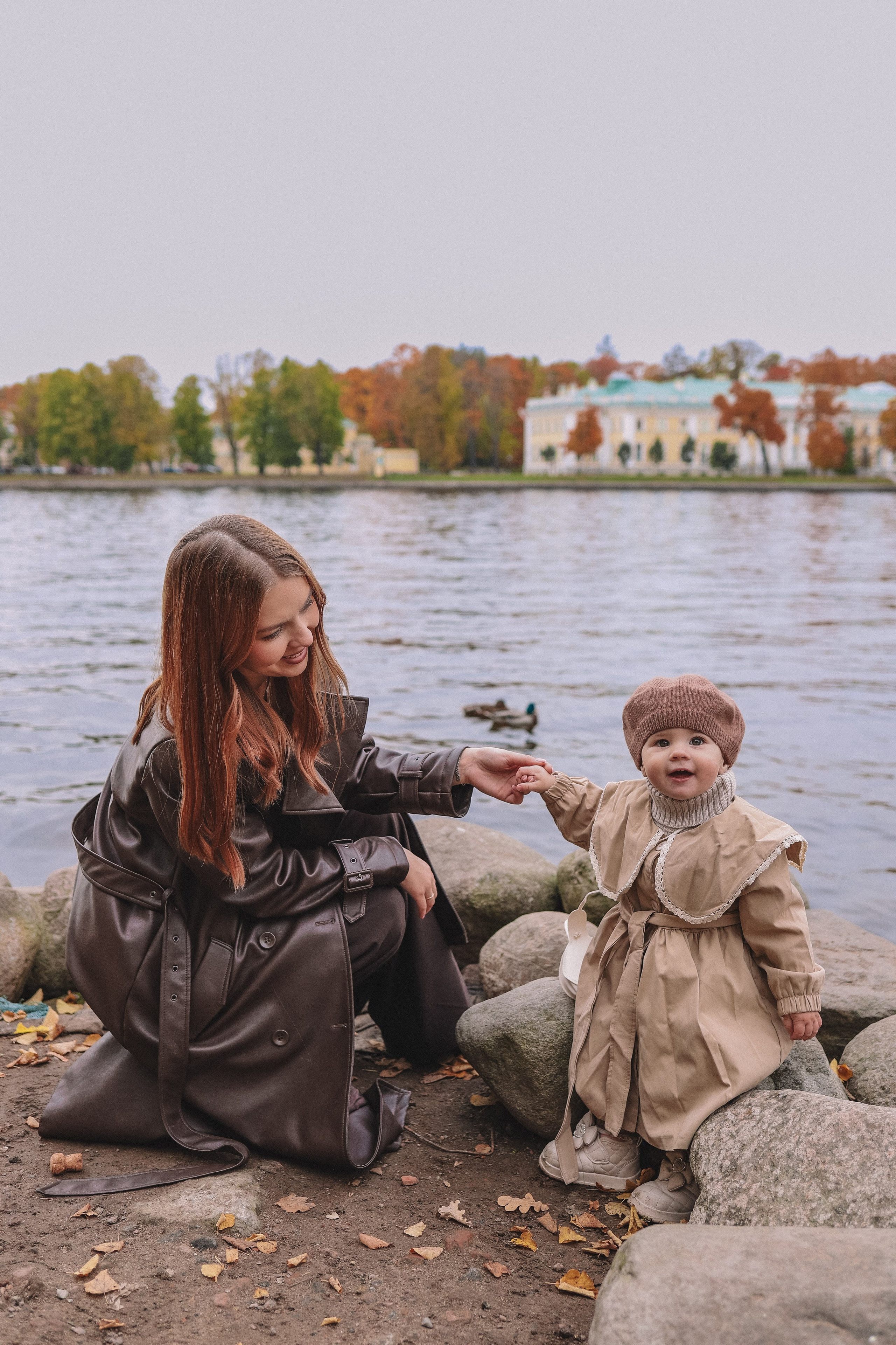 Мамы с дочками в осеннем парке. Фотограф Олеся Беляева | Санкт-Петербург и Ленобласть