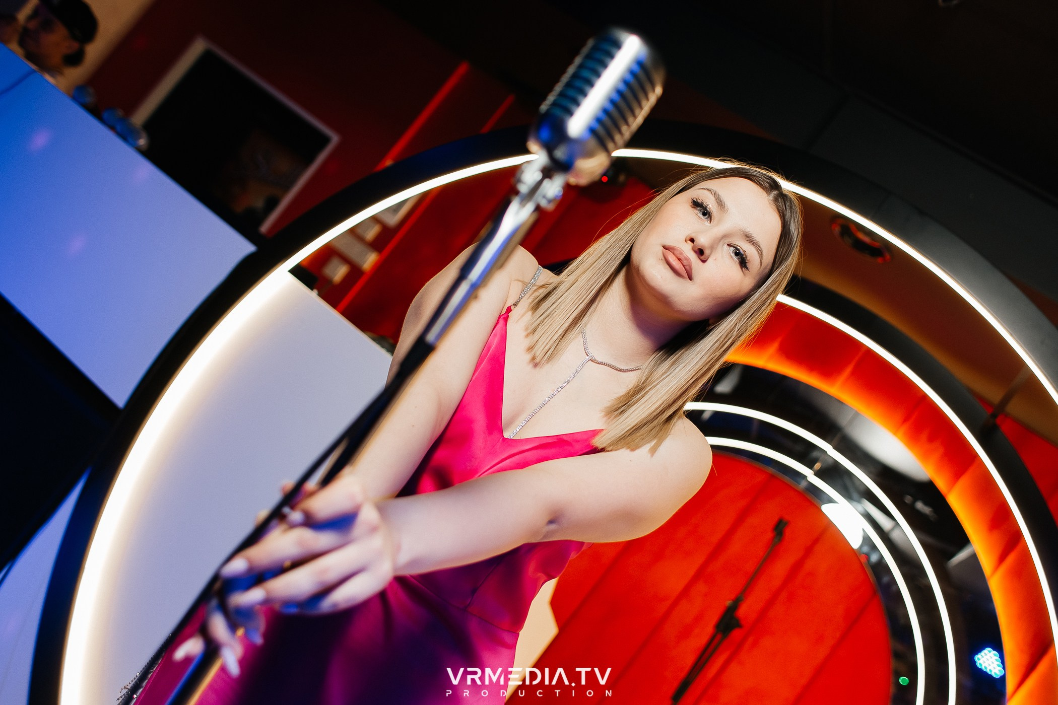 8 марта в караоке-ресторане «Голос»