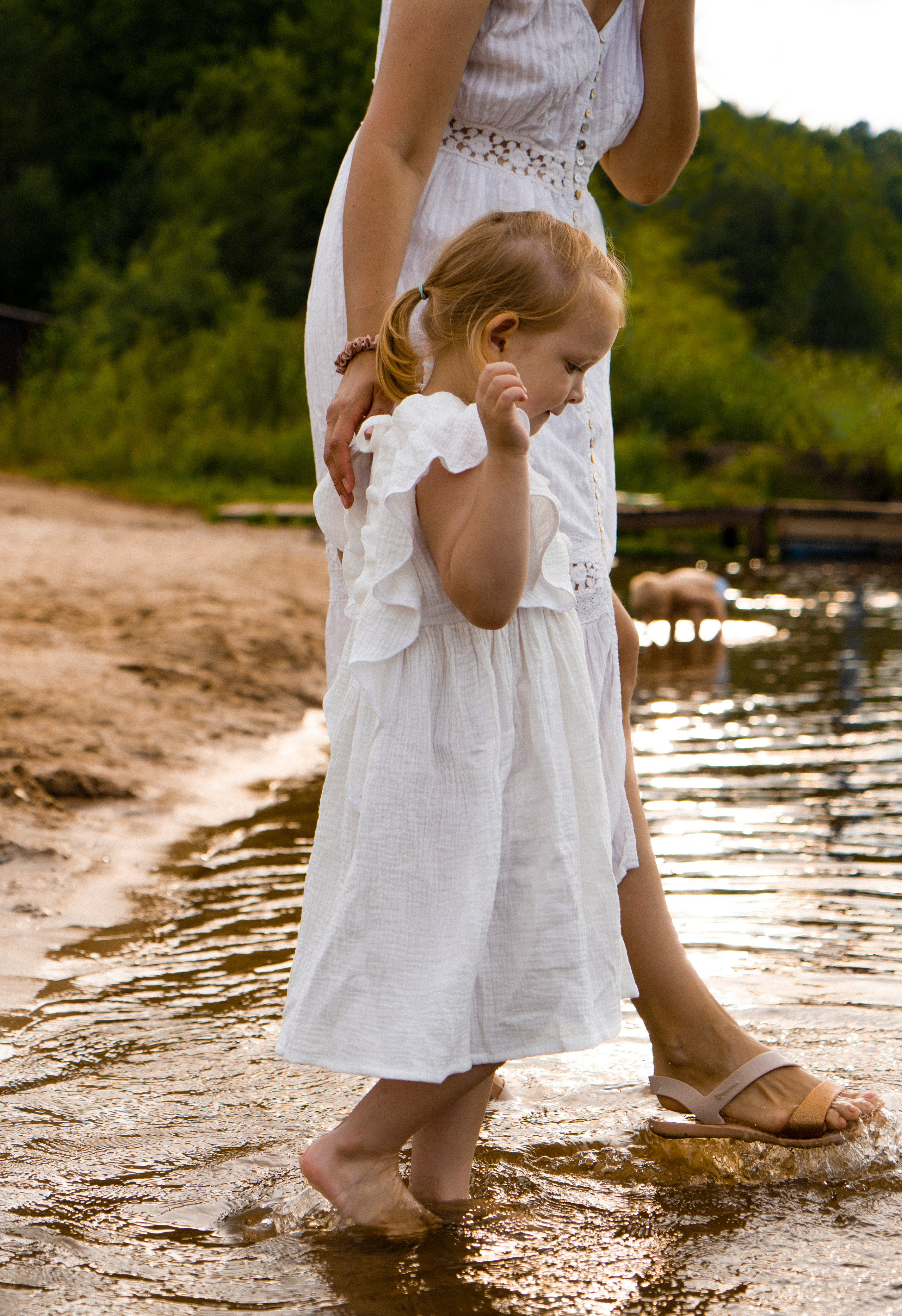 Семейная фотосессия для мамы с дочкой в Санкт-Петербурге на озере. Светлана Гопанюк. Портретный фотограф. Санкт-Петербург. СПб