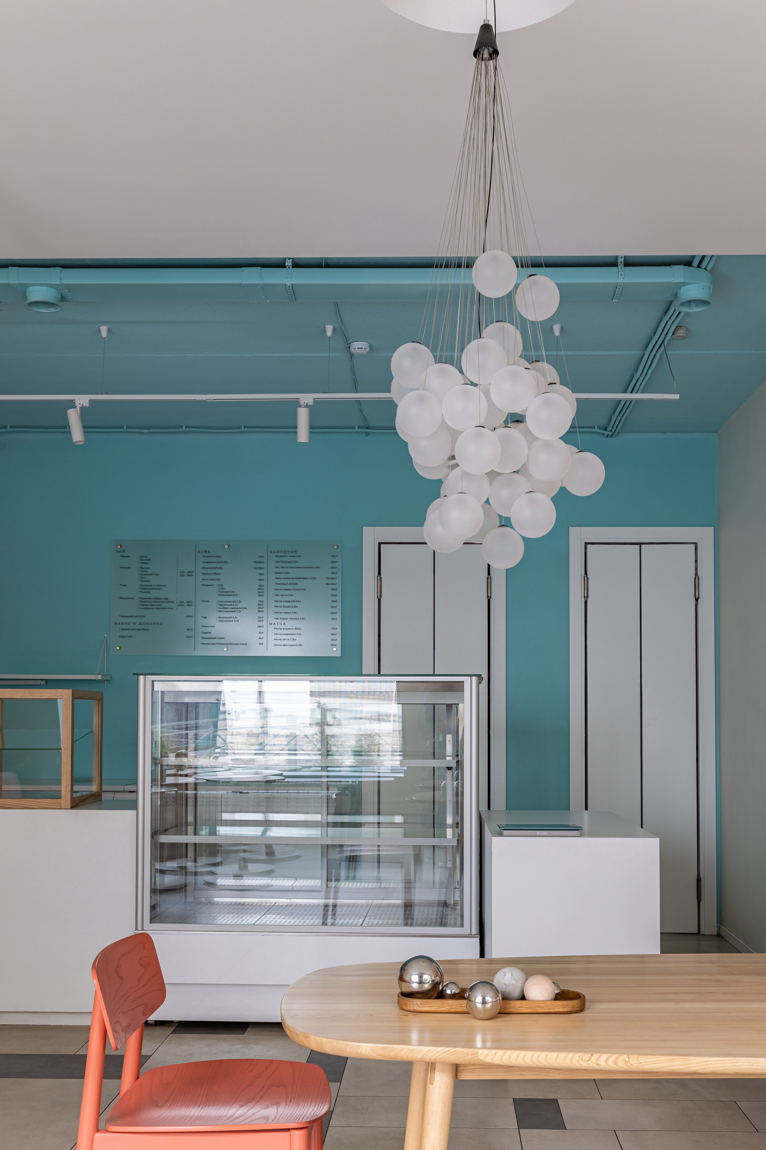 Кафе «Смородина», г. Казань. Дизайнер Петр Сафиуллин, стилист Анна Исупова. Иван Благушин. Интерьерный и архитектурный фотограф в Москве и Санкт-Петербурге