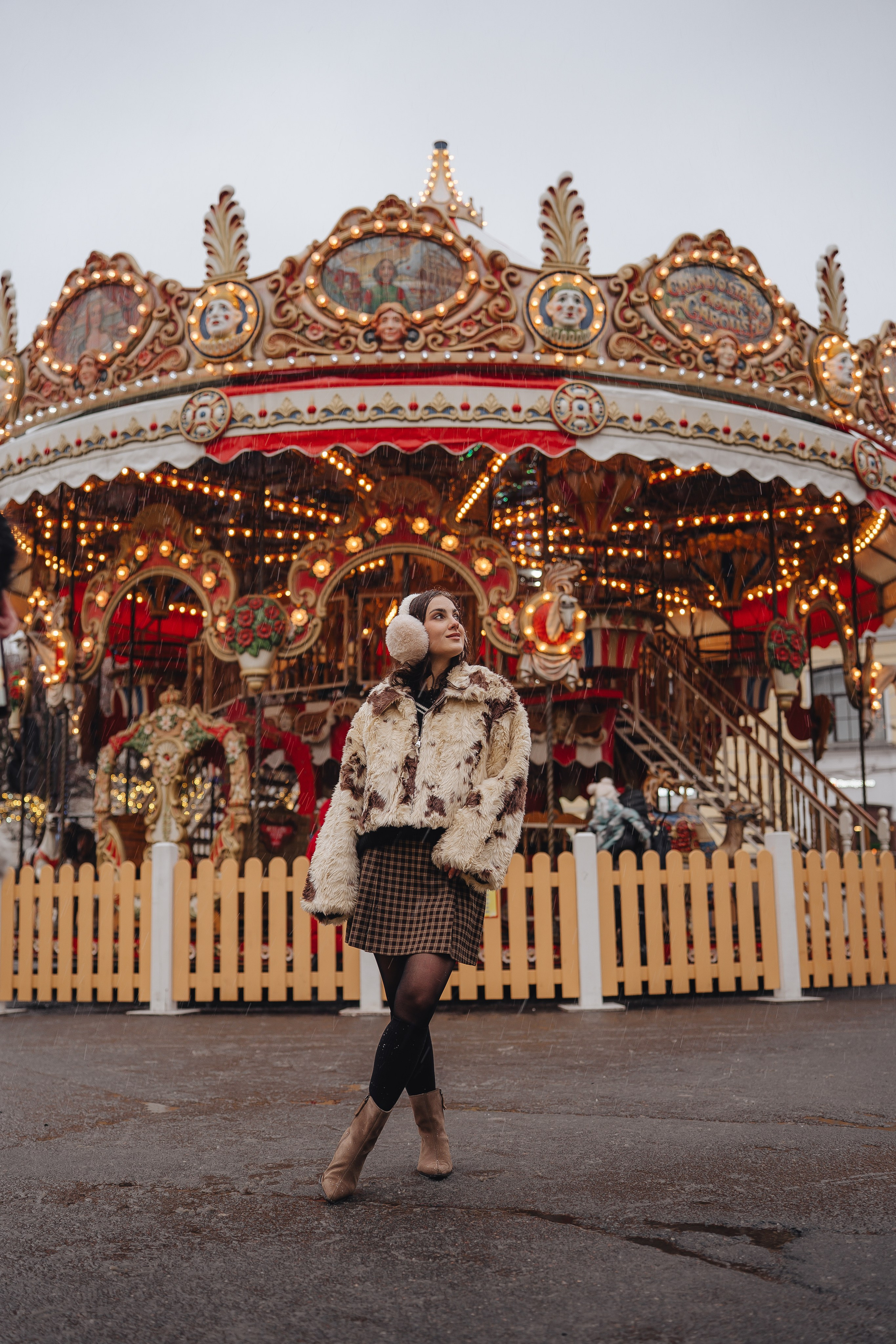 ПРОГУЛКА НА МАНЕЖНОЙ ПЛОЩАДИ ДЛЯ ДЕВУШКИ ПЕРЕД НОВЫМ ГОДОМ (НОВОГОДНЯЯ ФОТОСЕССИИЯ НА МАНЕЖНОЙ ПЛОЩАДИ). Профессиональный фотограф, Санкт-Петербург — Виктория Богомолова