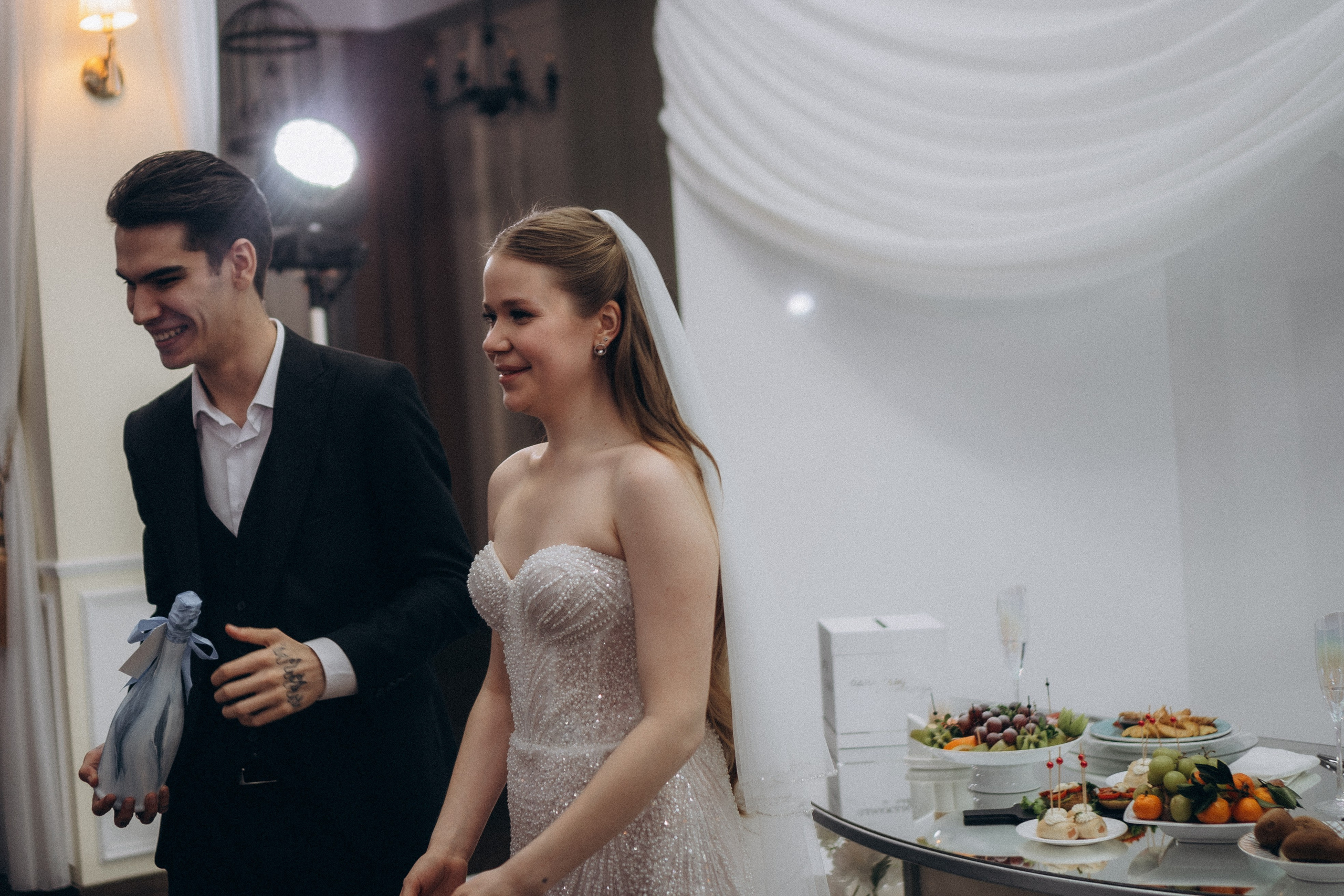 СВАДЕБНАЯ СЬЕМКА СБОРОВ В ОТЕЛЕ И ВЫЕЗД НА ЦЕРЕМОНИЮ (СНЯТО В СИБИРЕ В НИЖНЕВАРТОВСКЕ). Профессиональный фотограф, Санкт-Петербург — Виктория Богомолова