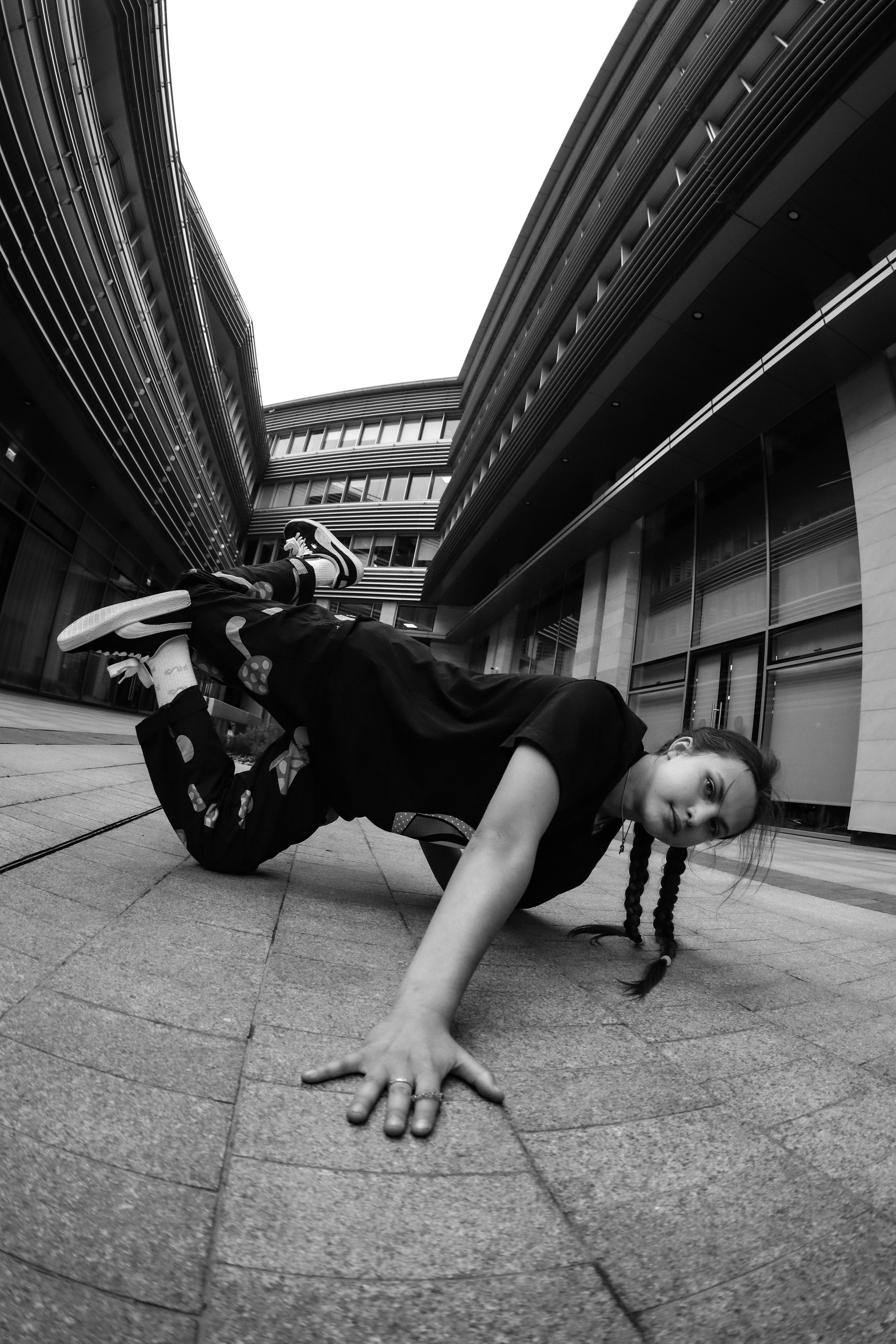 QSC SIS. LIYALEE PHOTO