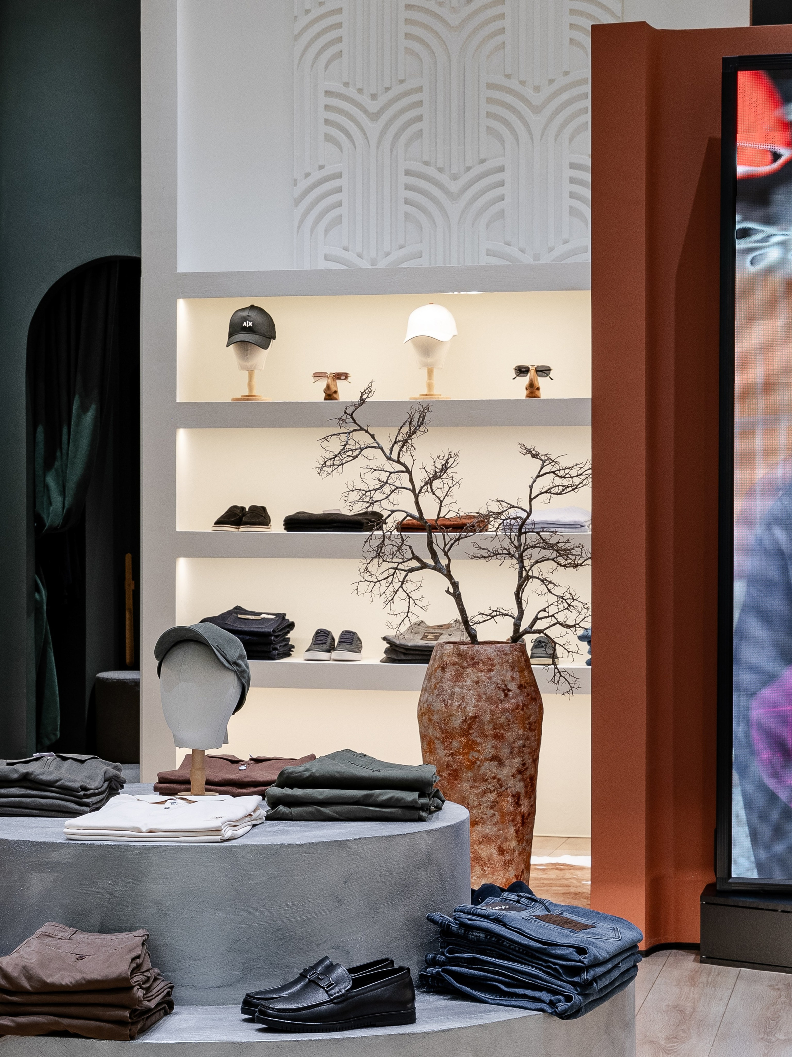 Интерьер магазина USU в Гагре. Интерьерный фотограф Москва