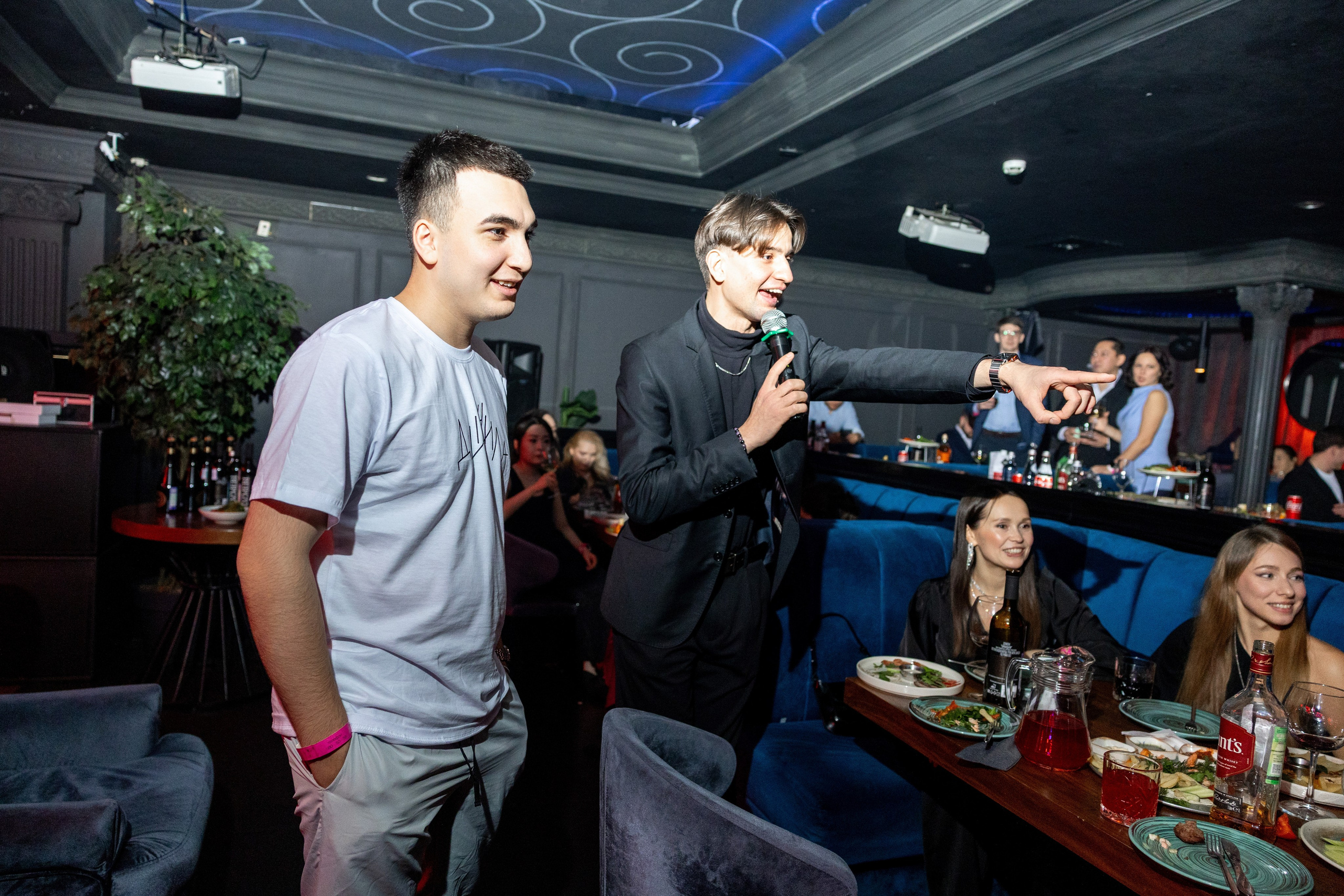 Новогодний корпоратив (ресторан «Мед»). Свадебный фотограф и контент фотограф в Казани Малыгина Елена