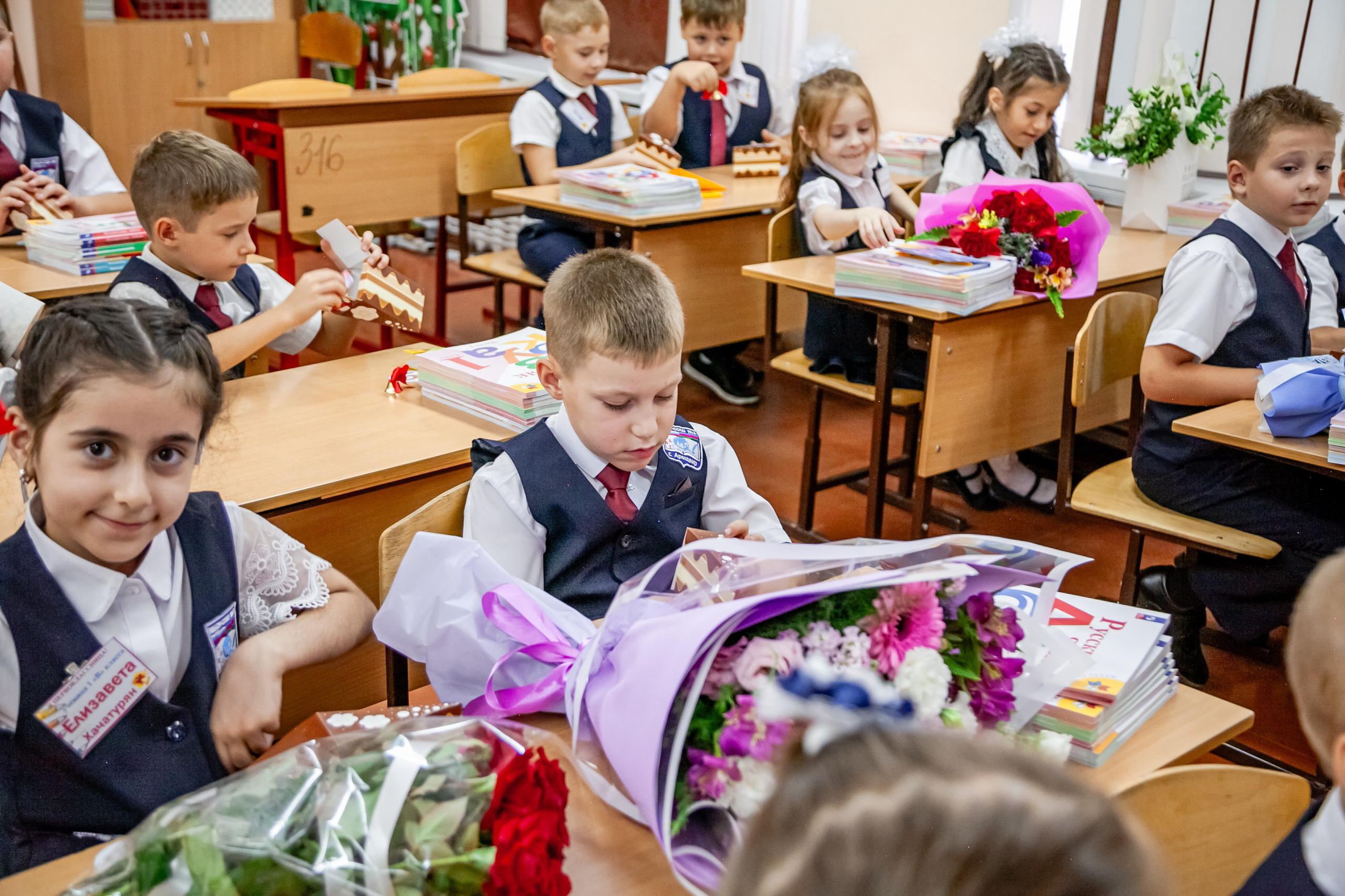 1 сентября линейка. Свадебный и семейный фотограф в Армавире