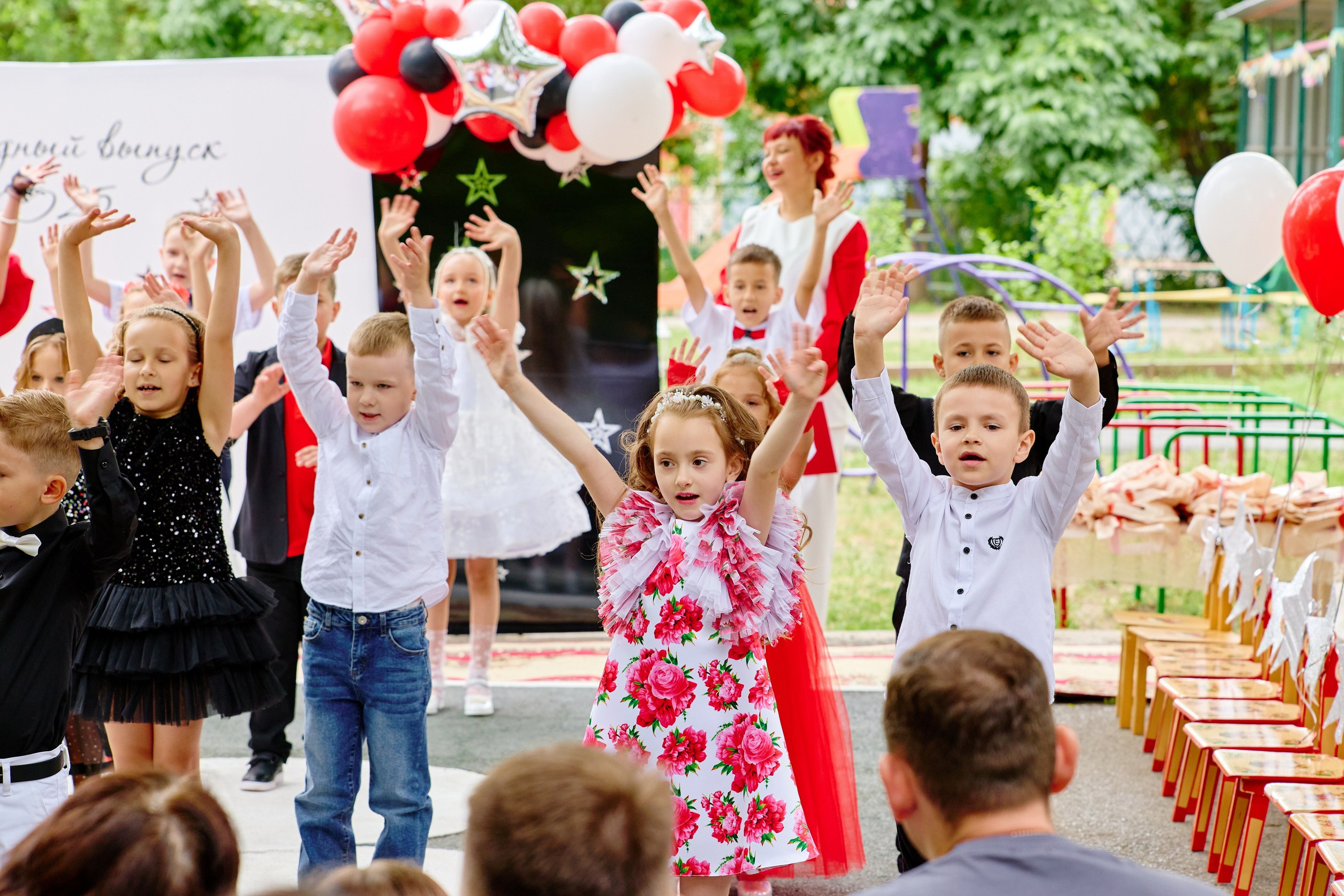 Выпускной 45 сад. Фотограф Выпускные альбомы Таганрог Сергей Коробченко