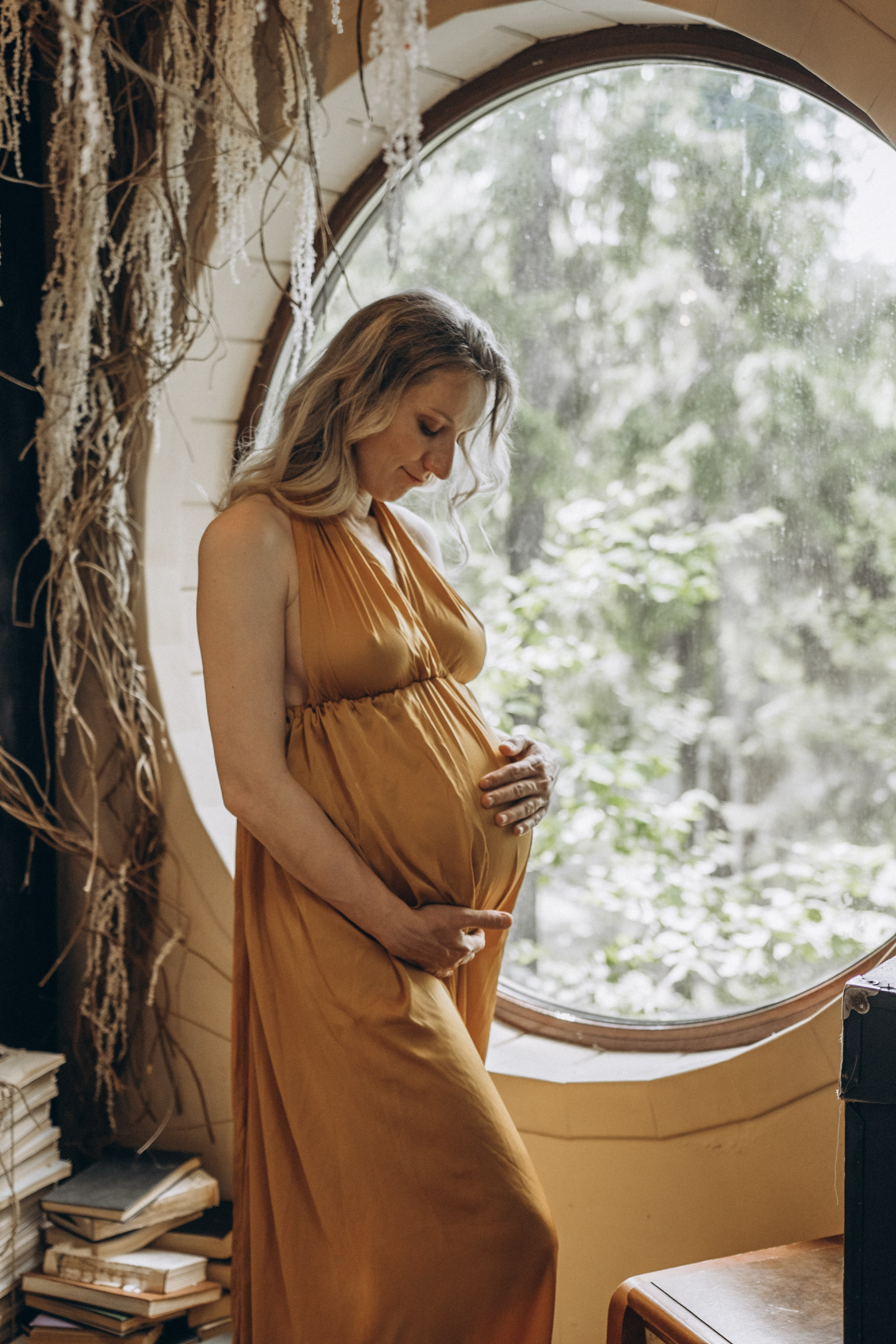 На заброшенном чердаке. Гаврилова Настя семейный фотограф lifestyle в Москве