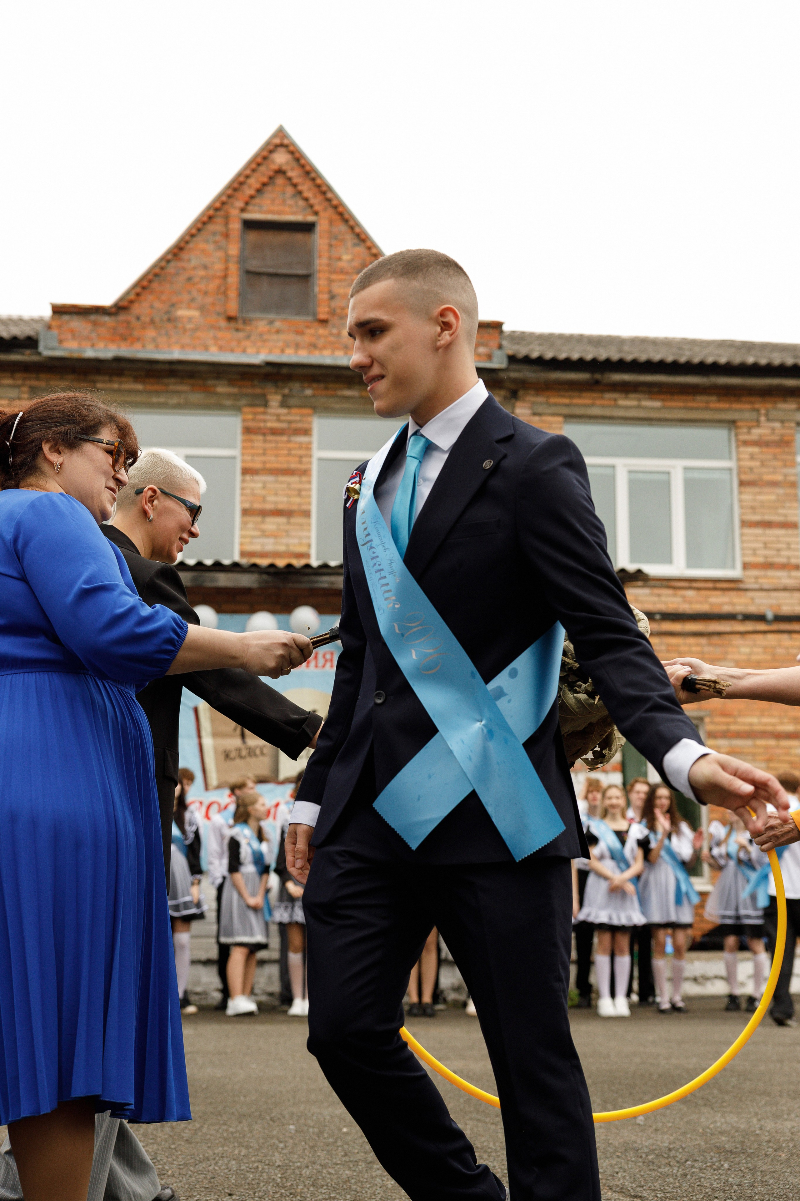 Последний звонок Гимназия Артем. Photoalbum-vl.ru