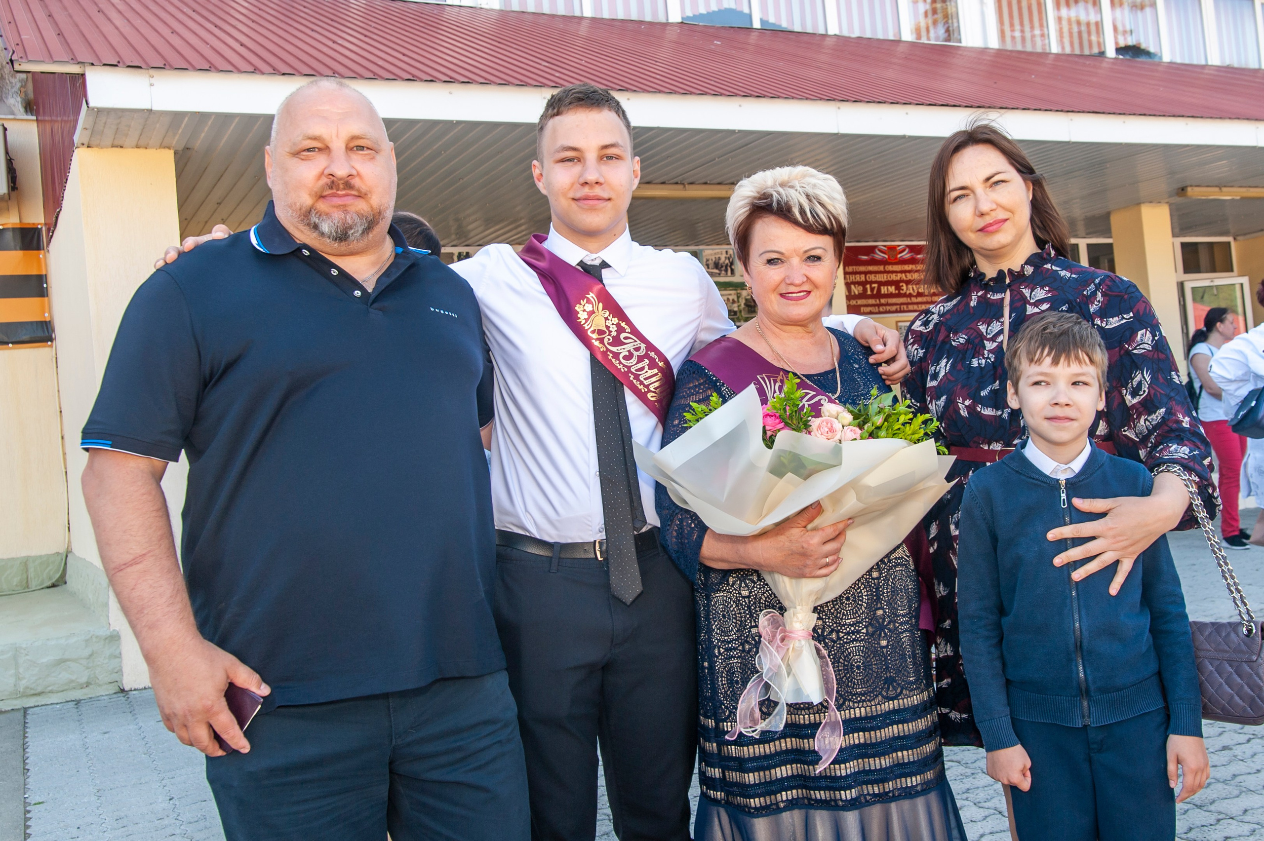 Последний Звонок МАОУ СОШ № 17 им. Эдуарда Есаяна — Архипо-Осиповка. Свадебный и семейный фотограф Денис Лукьянов в Краснодаре, Краснодарском крае и Республике Крым