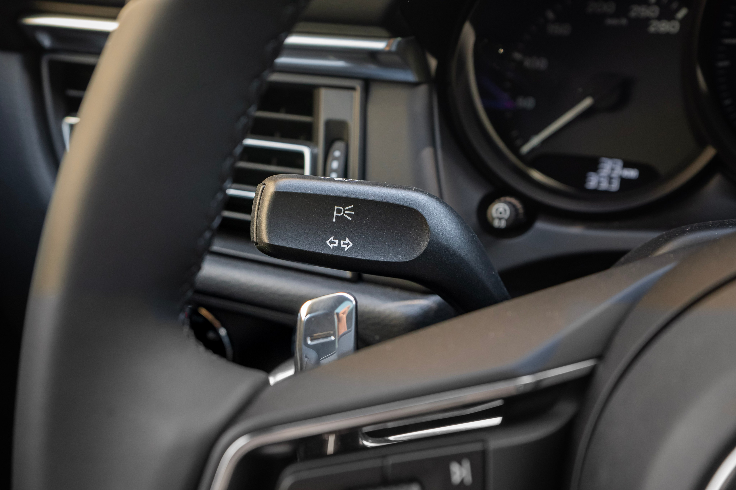 Porsche Macan. Автомобильный фотограф Ногинск Денис Городок