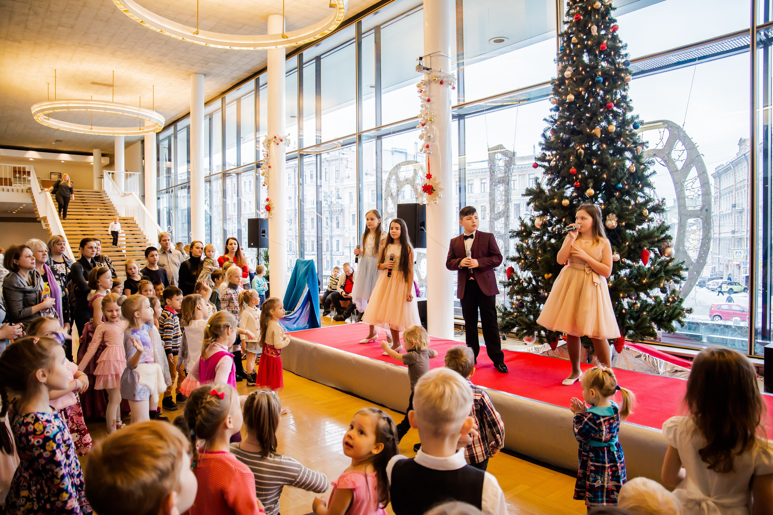 Репортаж — детская елка в БКЗ. Свадебный и семейный фотограф в Санкт-Петербурге Макеева Наталья