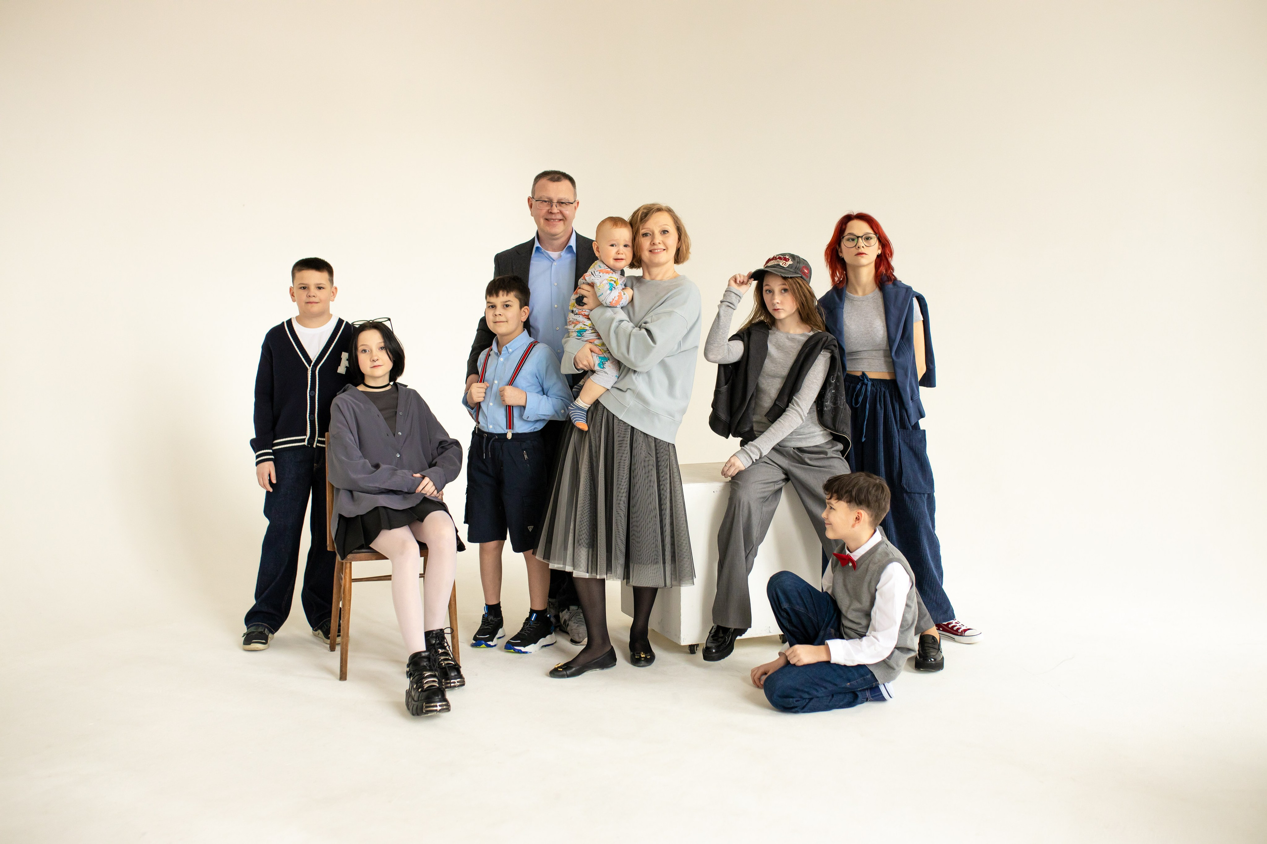 Семейная фотосессия на циклораме с естественным светом. Фотограф в Железнодорожном и Балашихе