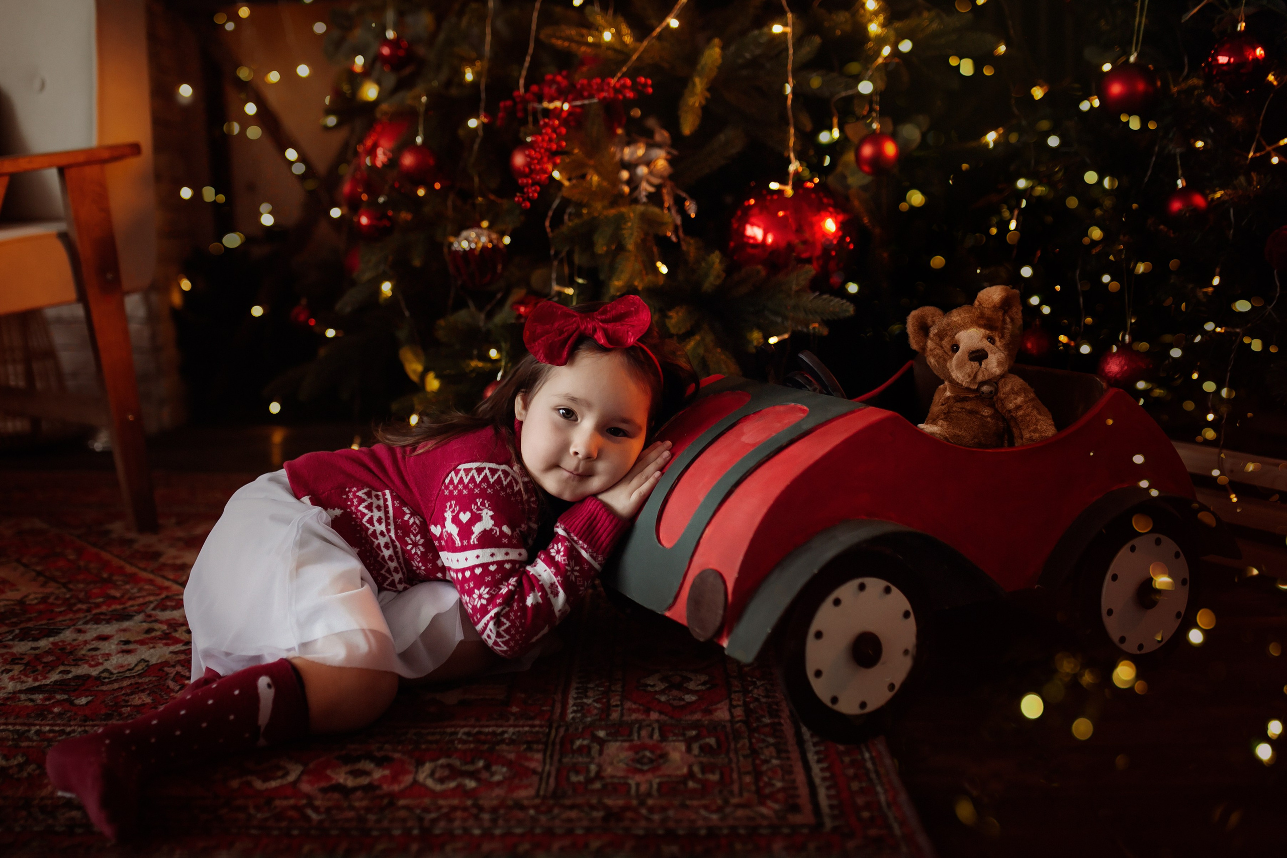 Соня в новогодней студии Лока 2025. Семейный и детский фотограф в Ижевске Анастасия Камариттинова