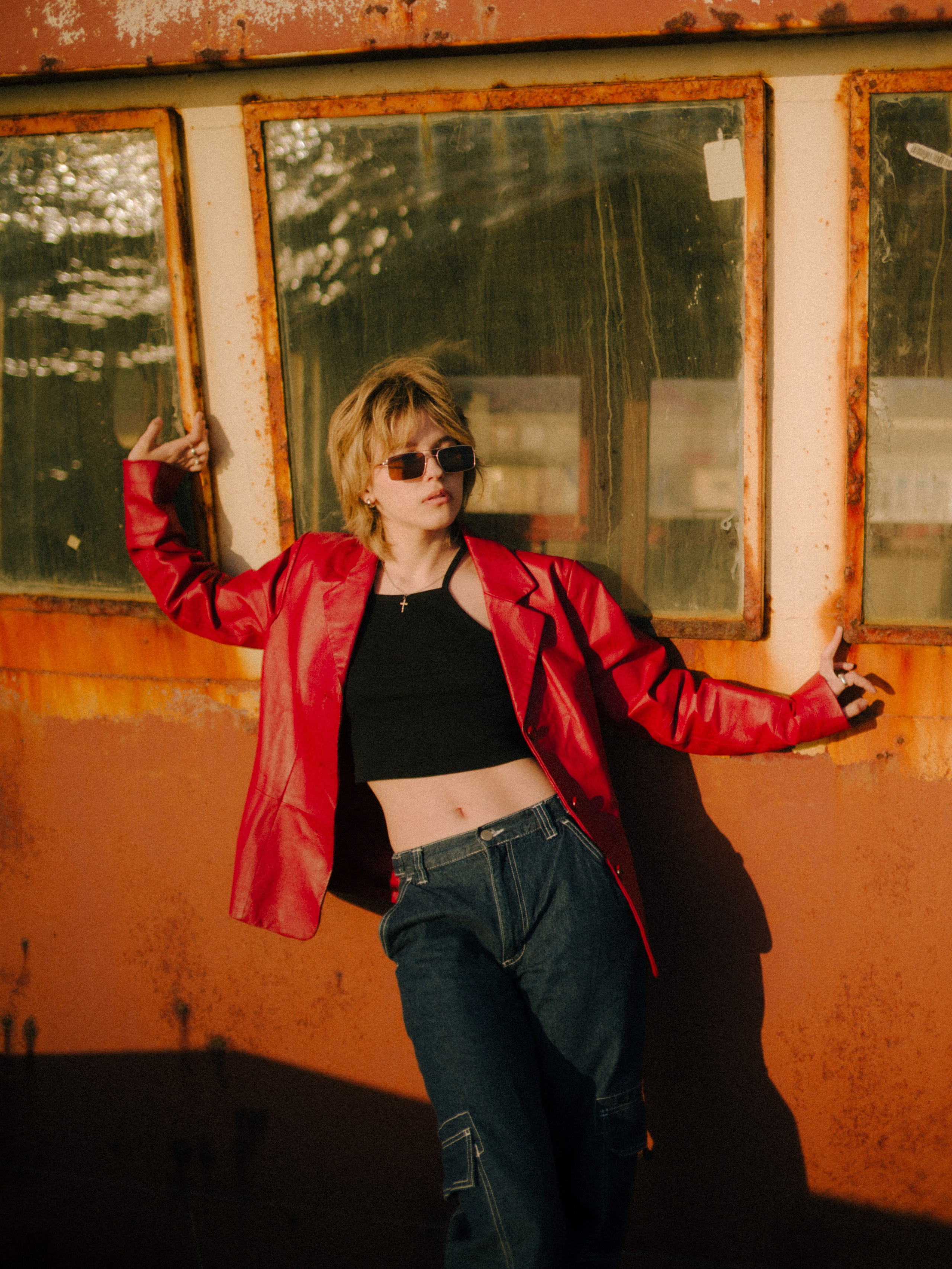 Вика среди заброшенных кораблей. Главная