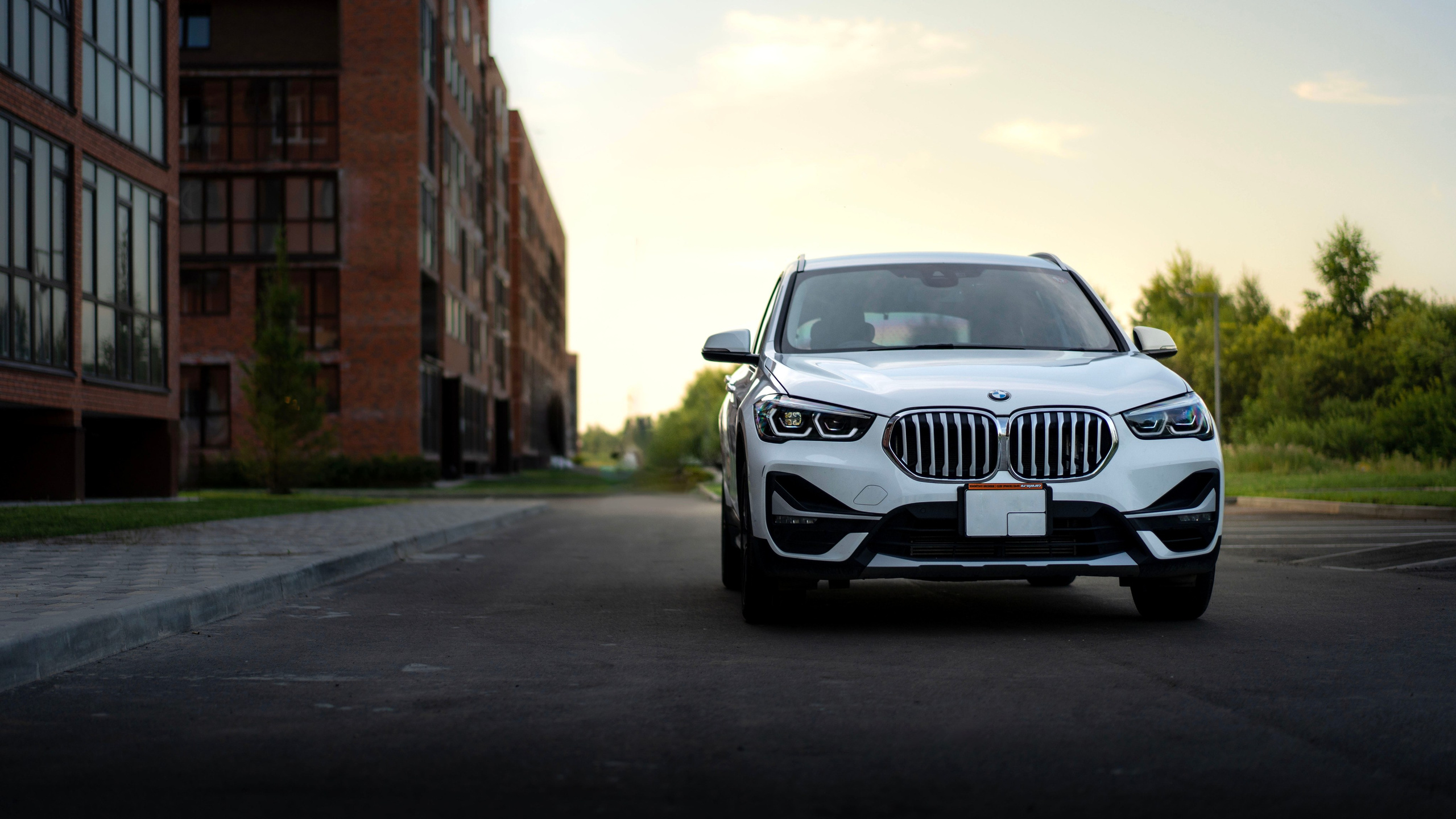 BMW X1. Автомобильный фотограф 3VIPHOTO #Томск