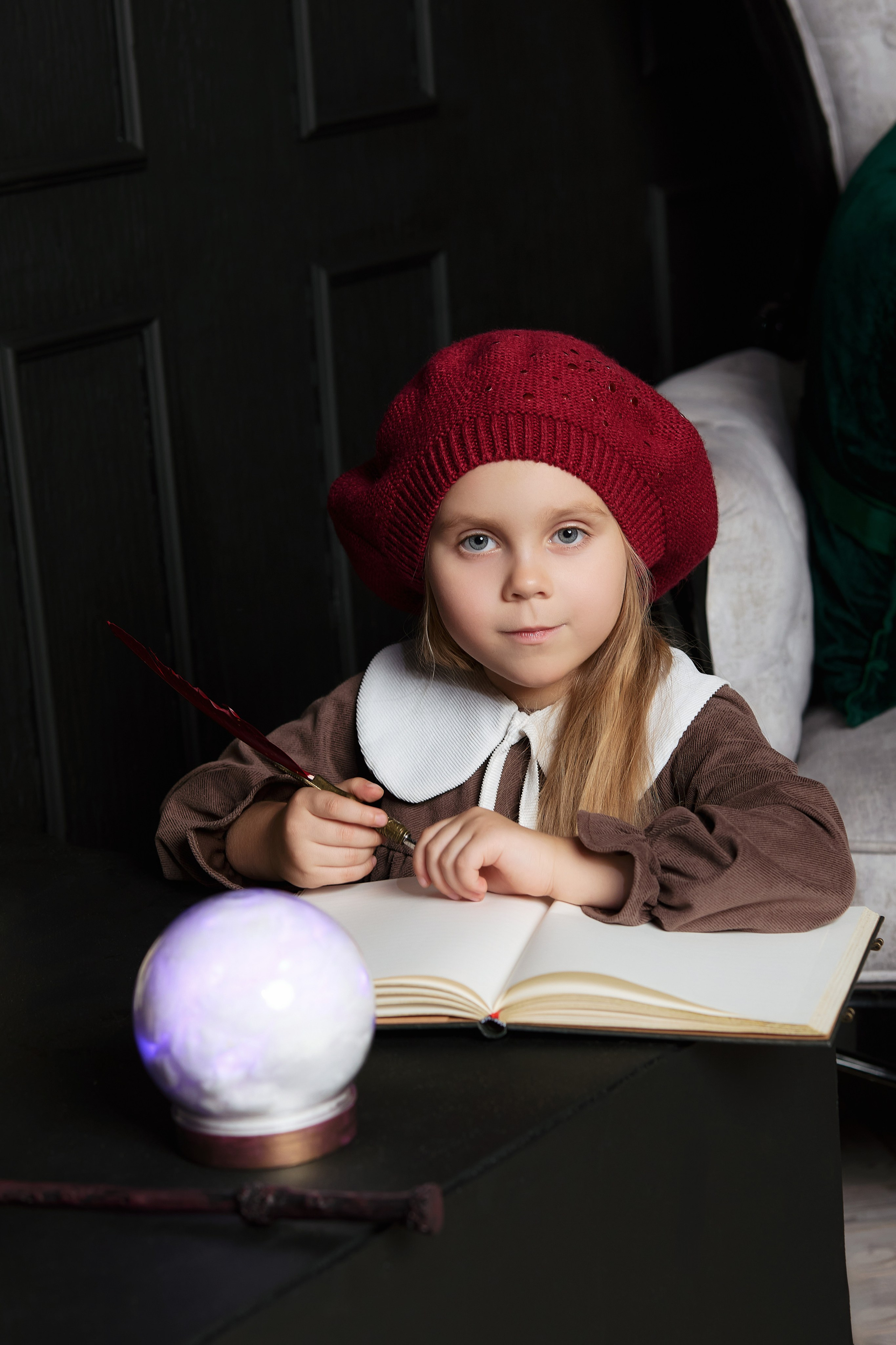 Модельная фотосессия в стиле Хогвартса для девочки в студии Лайтрум, Находка