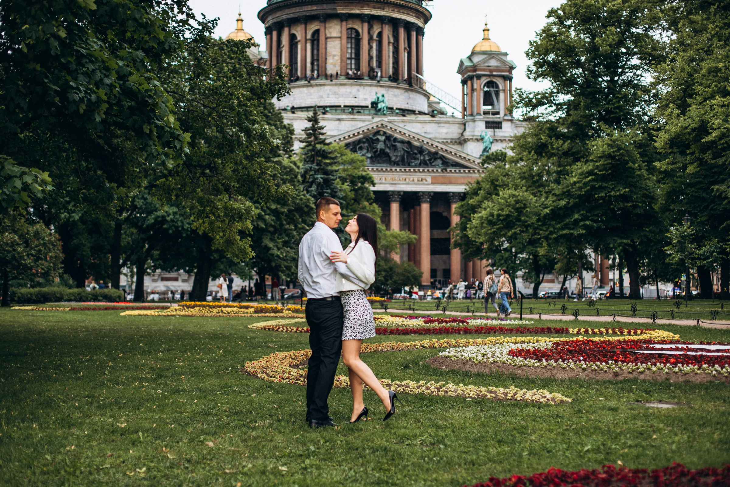 Антон и Ольга в июне. Фотопрогулка в Петербурге. Индивидуальный и семейный фотограф в Санкт-Петербурге