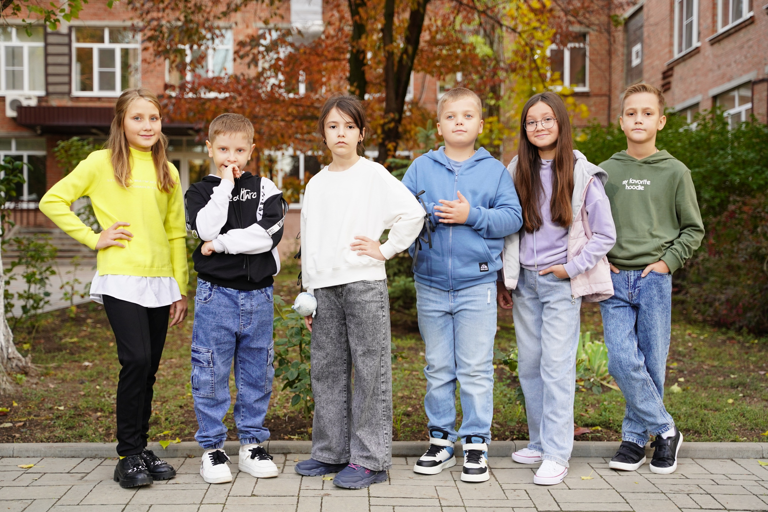 Фото с другом. MEMENTO.Выпускные альбомы, школьные, юбилейные и другие книги. Ростов-на-Дону