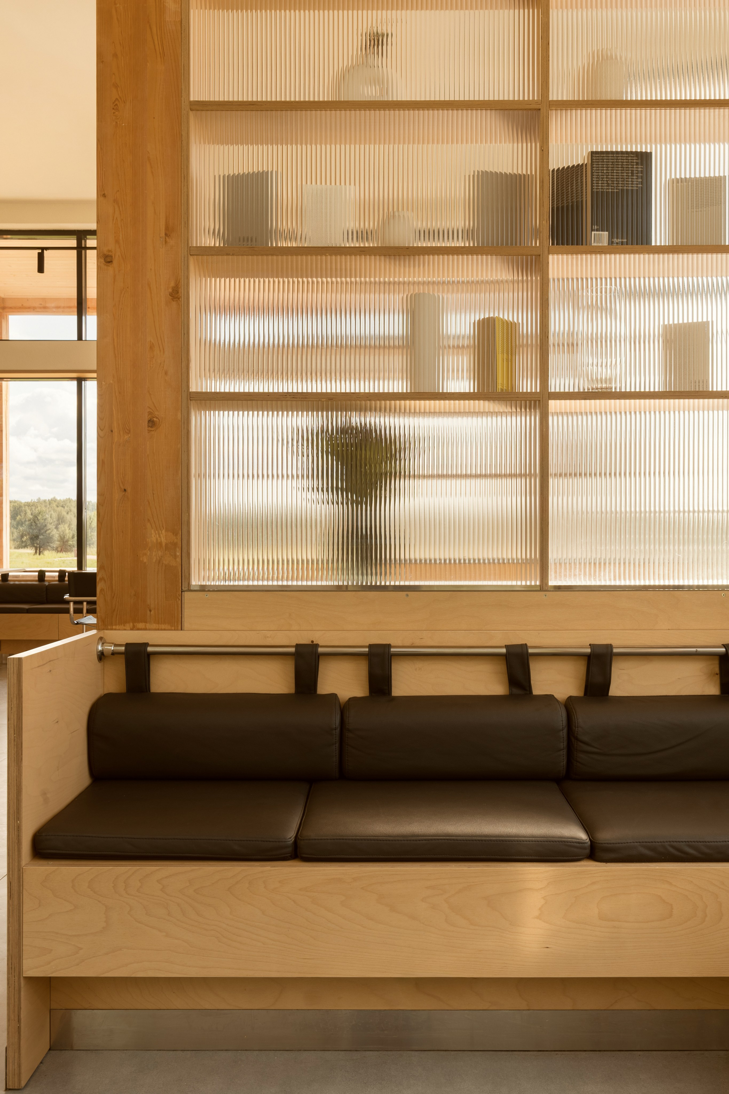 Модернистское кафе-пиццерия на природе: проект FruitDesign с акцентом на созерцание. Интерьерный фотограф в Нижнем Новгороде и Москве Владимир Гудков