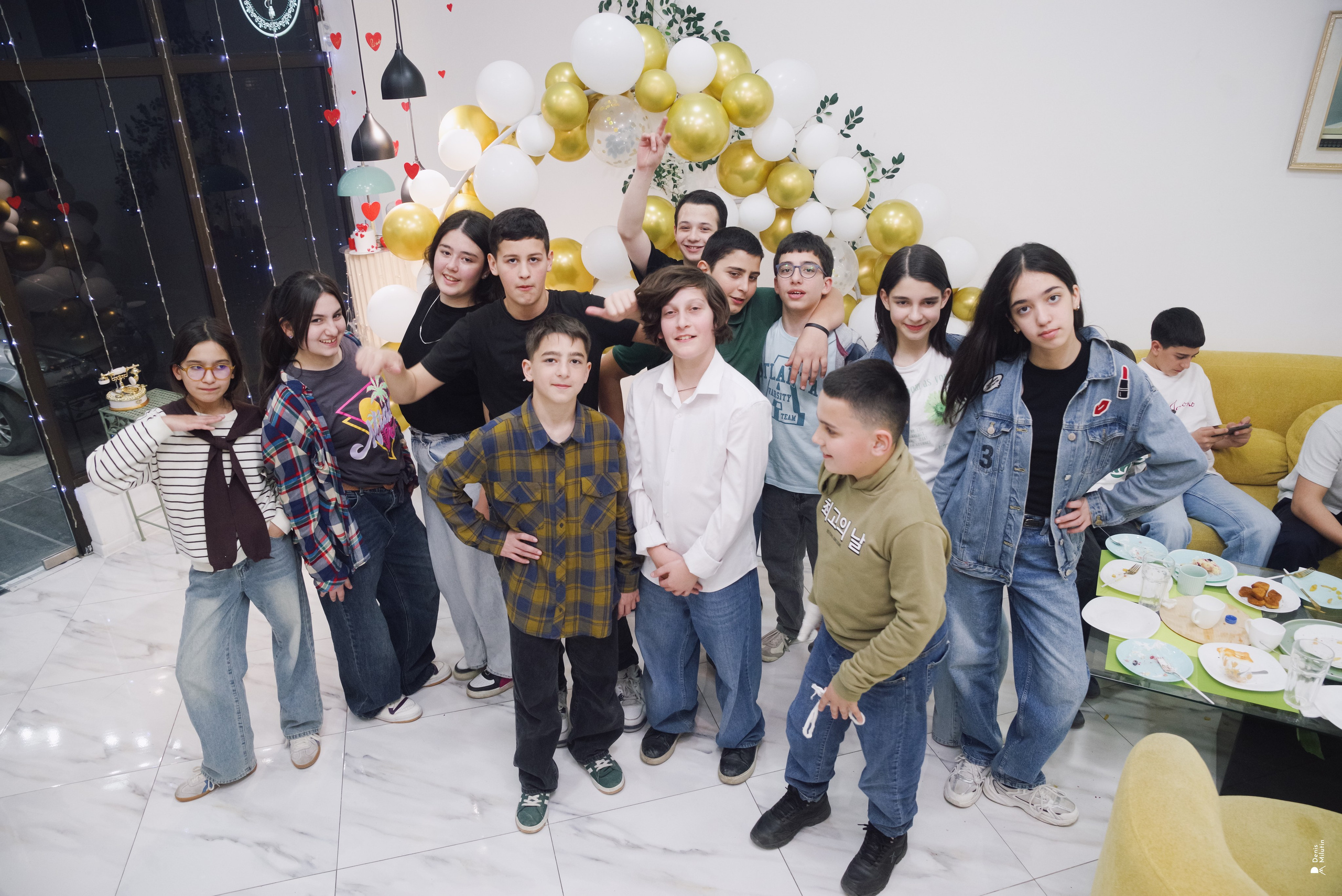 День рожденья в кафе Анна Гар. Портретный фотограф Денис Милютин