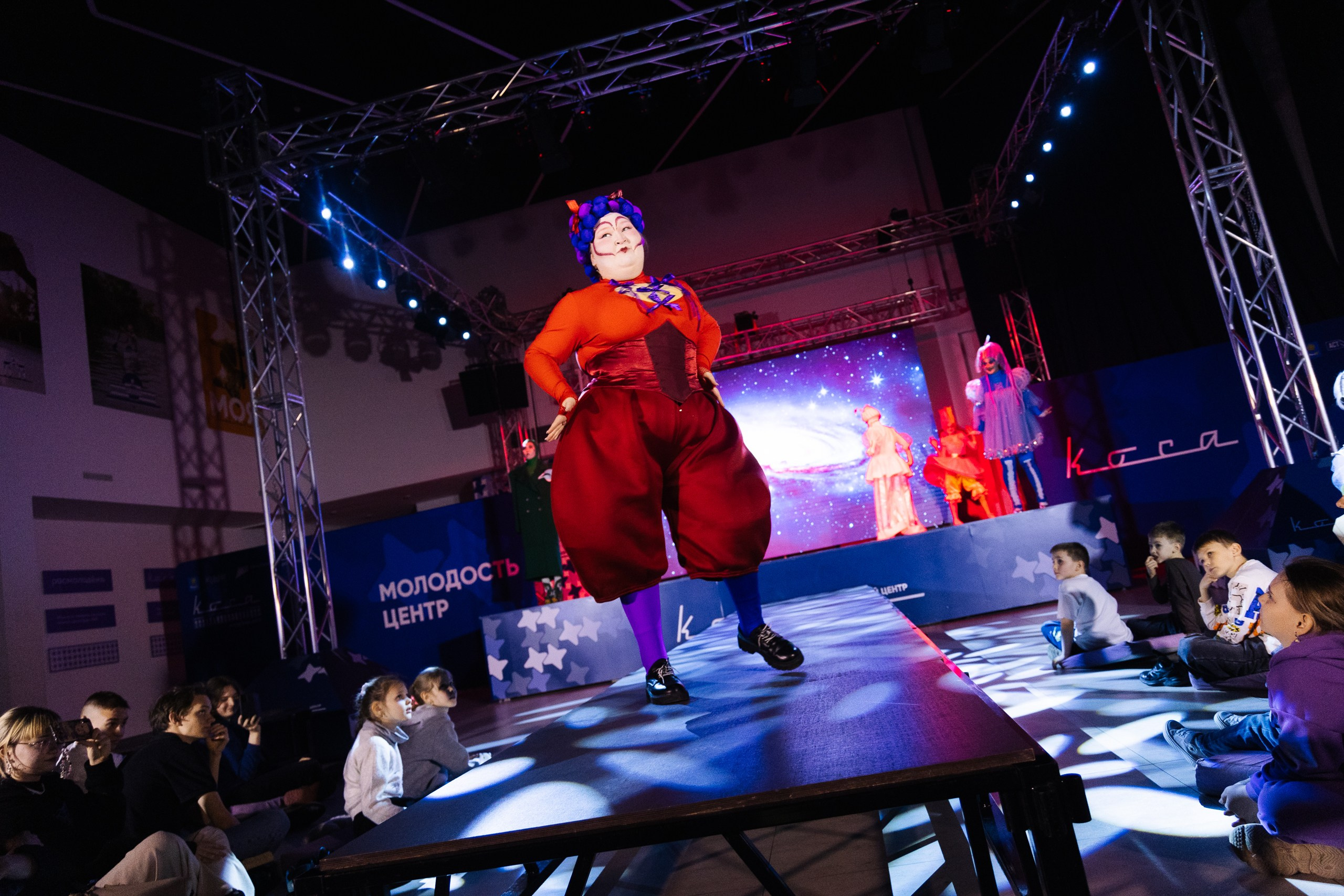 Уличный театр «Чудо» — спектакль «Красиво». Flint — photographer