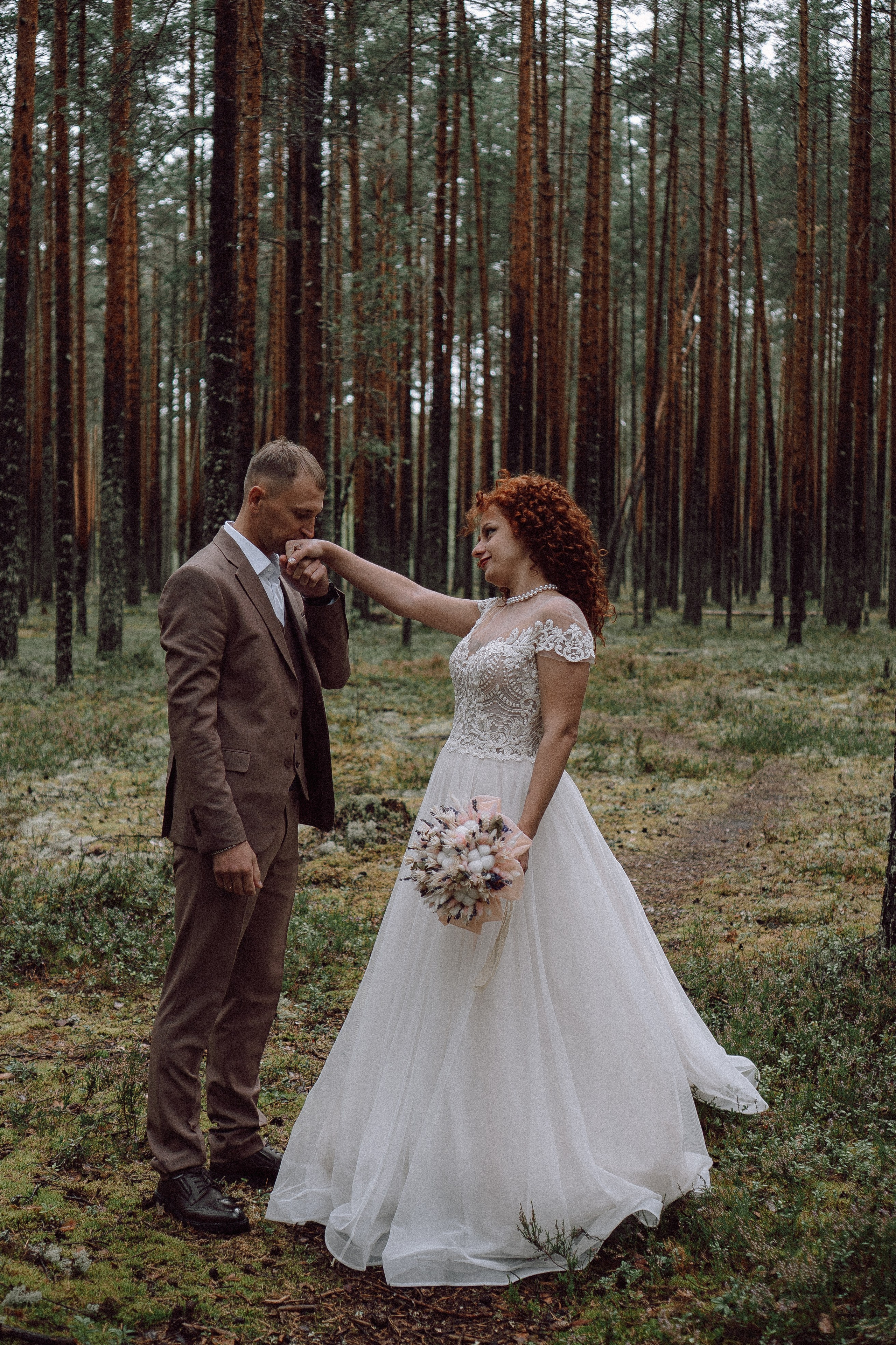 СВАДЕБНАЯ ФОТОСЕССИИЯ ПАРЫ В ГОРОДЕ ПРИОЗЕРСК В СОСНОВОМ ЛЕСУ И С ПИКАПОМ. Профессиональный фотограф, Санкт-Петербург — Виктория Богомолова