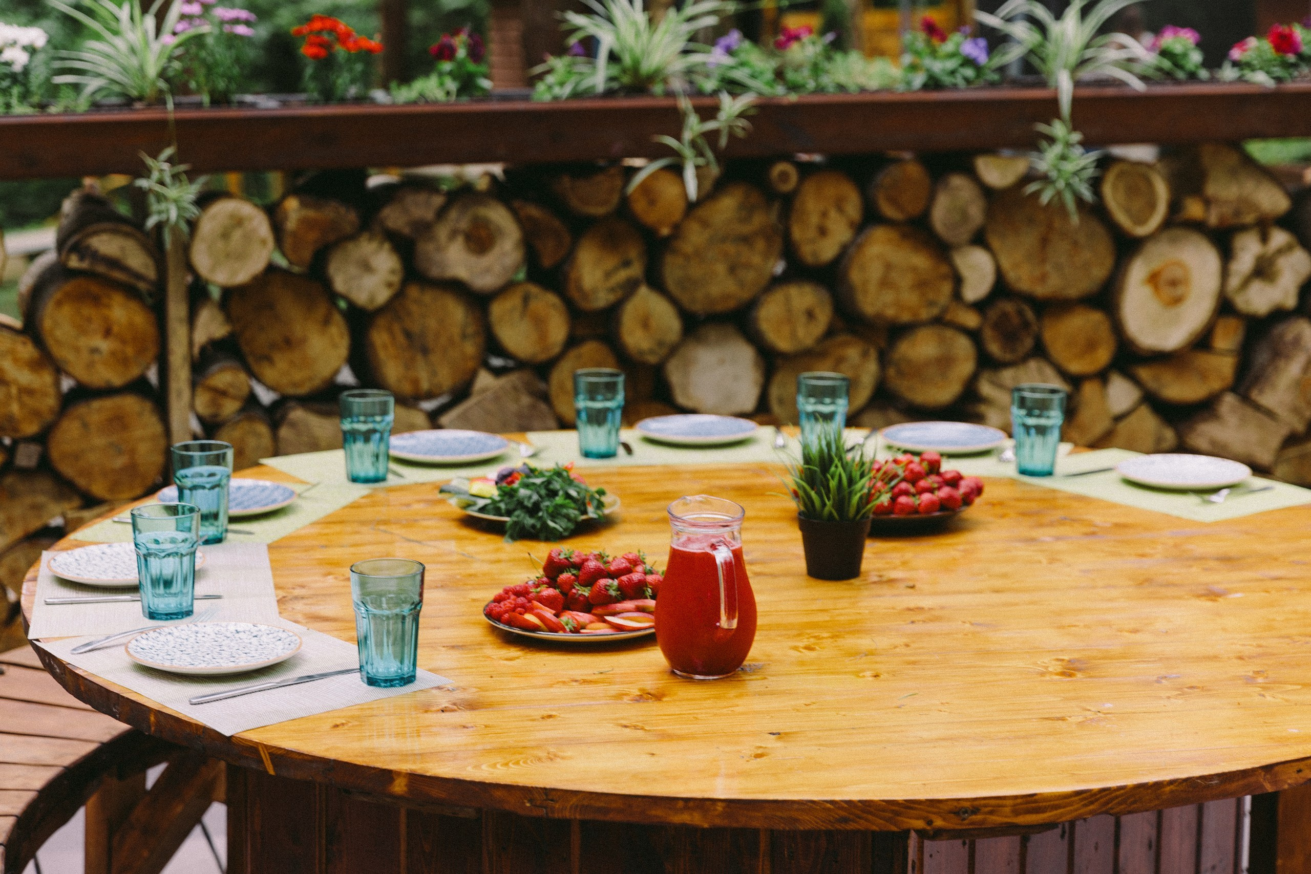 Фотограф на день рождения — ресторан Форест. Свадебный фотограф в Абхазии, Сухум, Гагра, Сочи