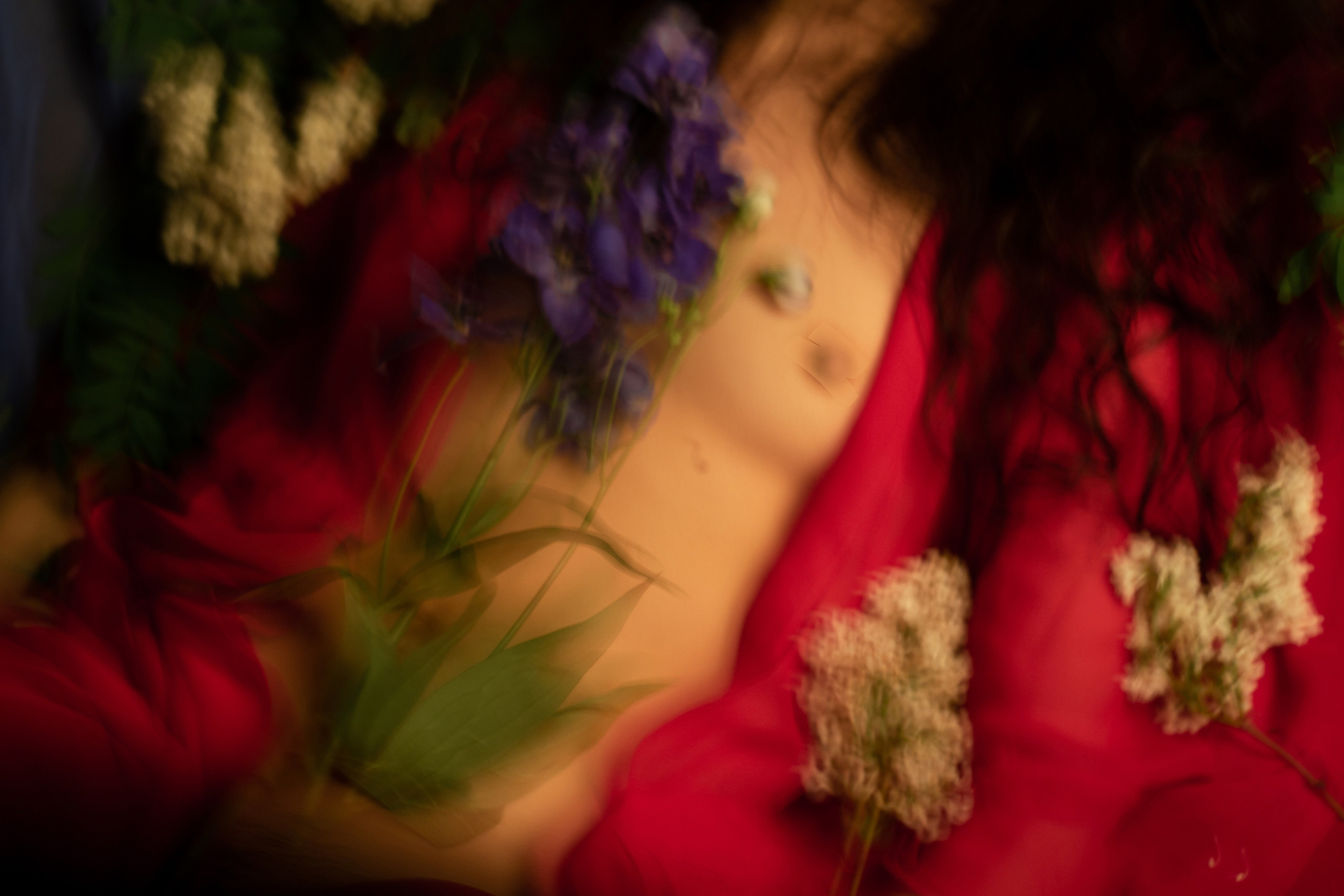 В цветах (18+). Фотограф в Москве Лера Юдина