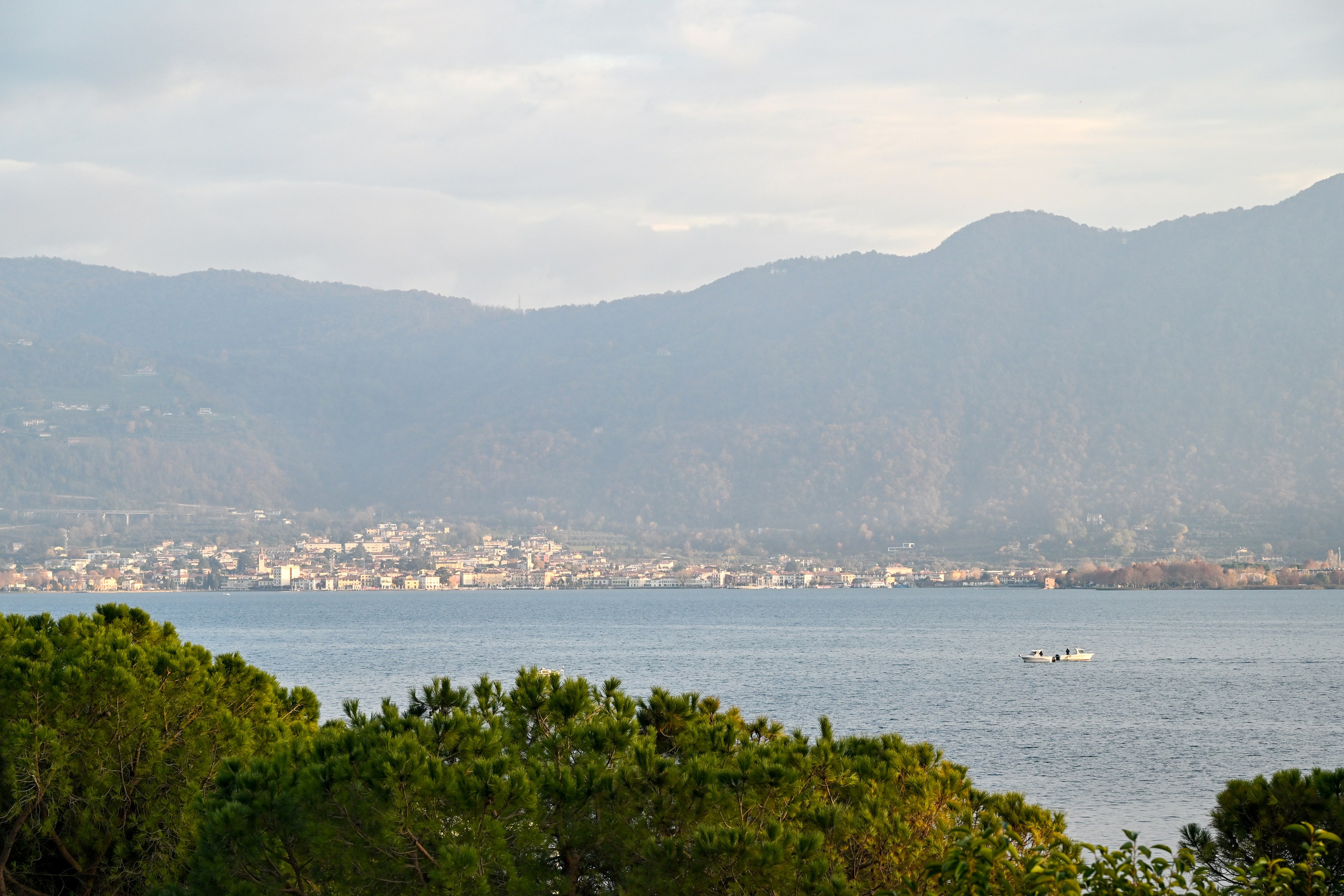 Lago d'iseo and hotel. Фотограф Минск