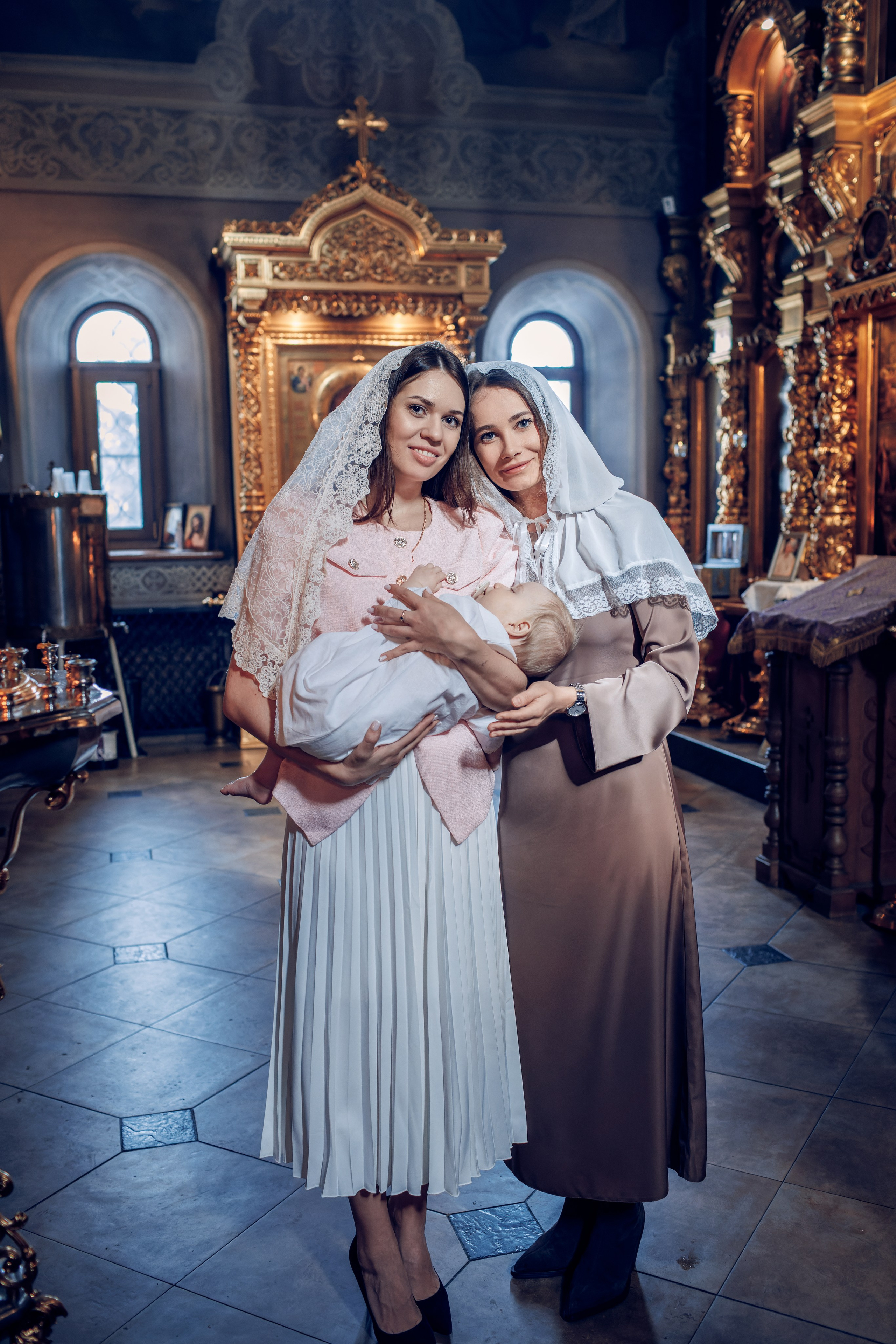 Крещение в Храме Святого Уара Мученика в Вешках. Профессиональный фотограф в Москве и Мо Мария Шантарёва