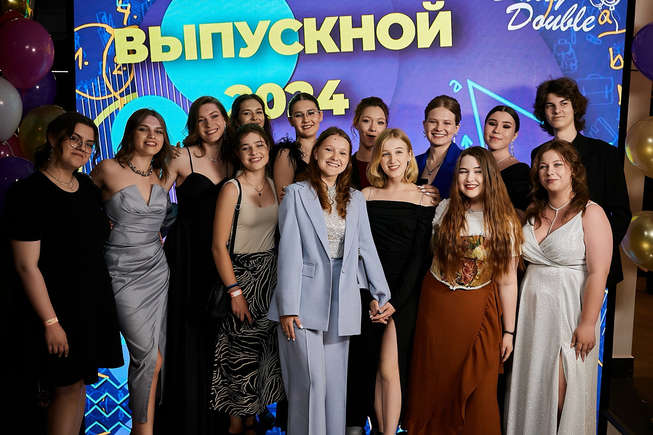 Выпускной 2024 концертный зал Академия ВТБ. Фотограф и Видеограф в Москве. Олег Корушев