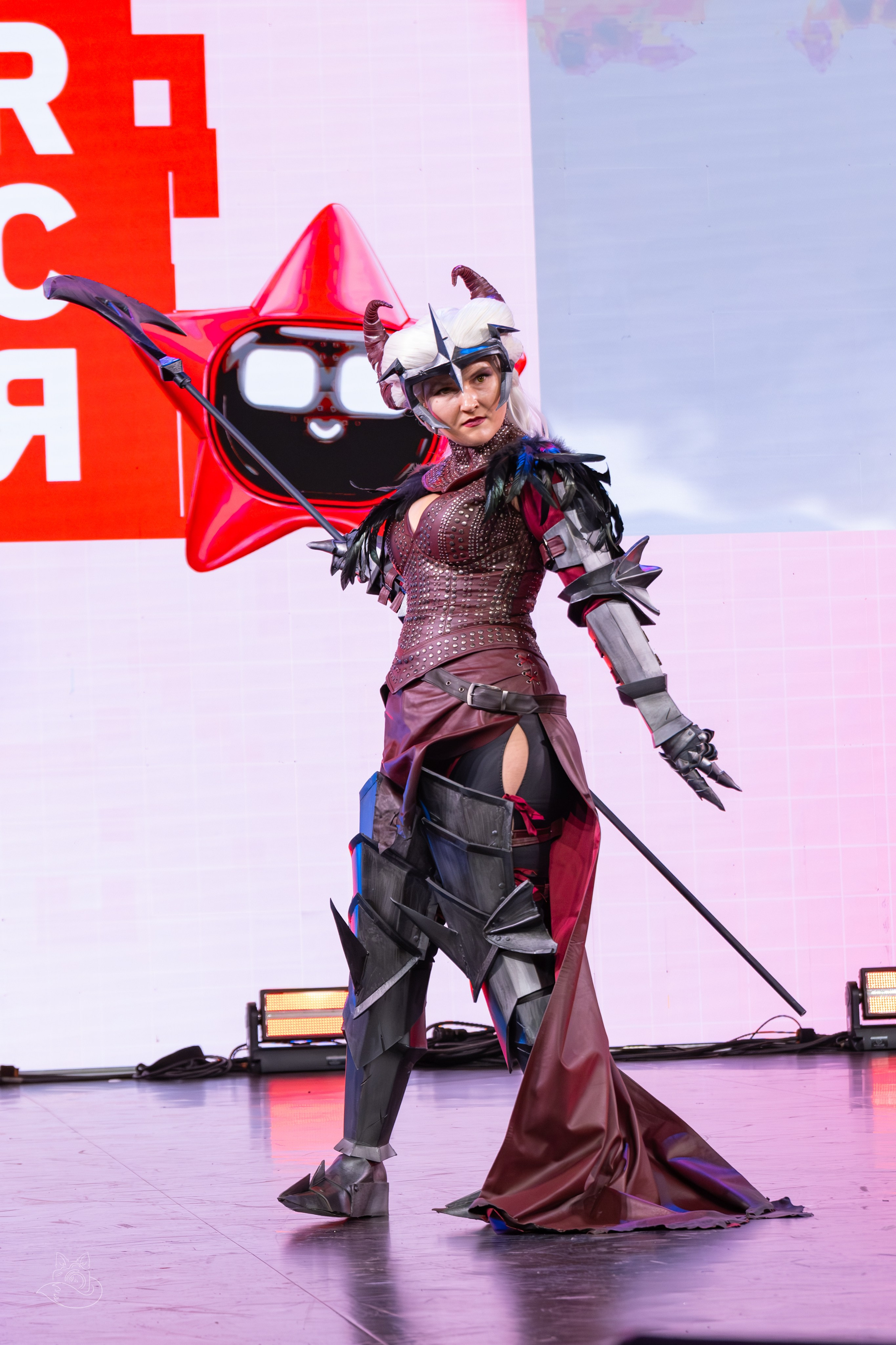 Сцена РЭД ЭКСПО 2024. Косплей фотограф