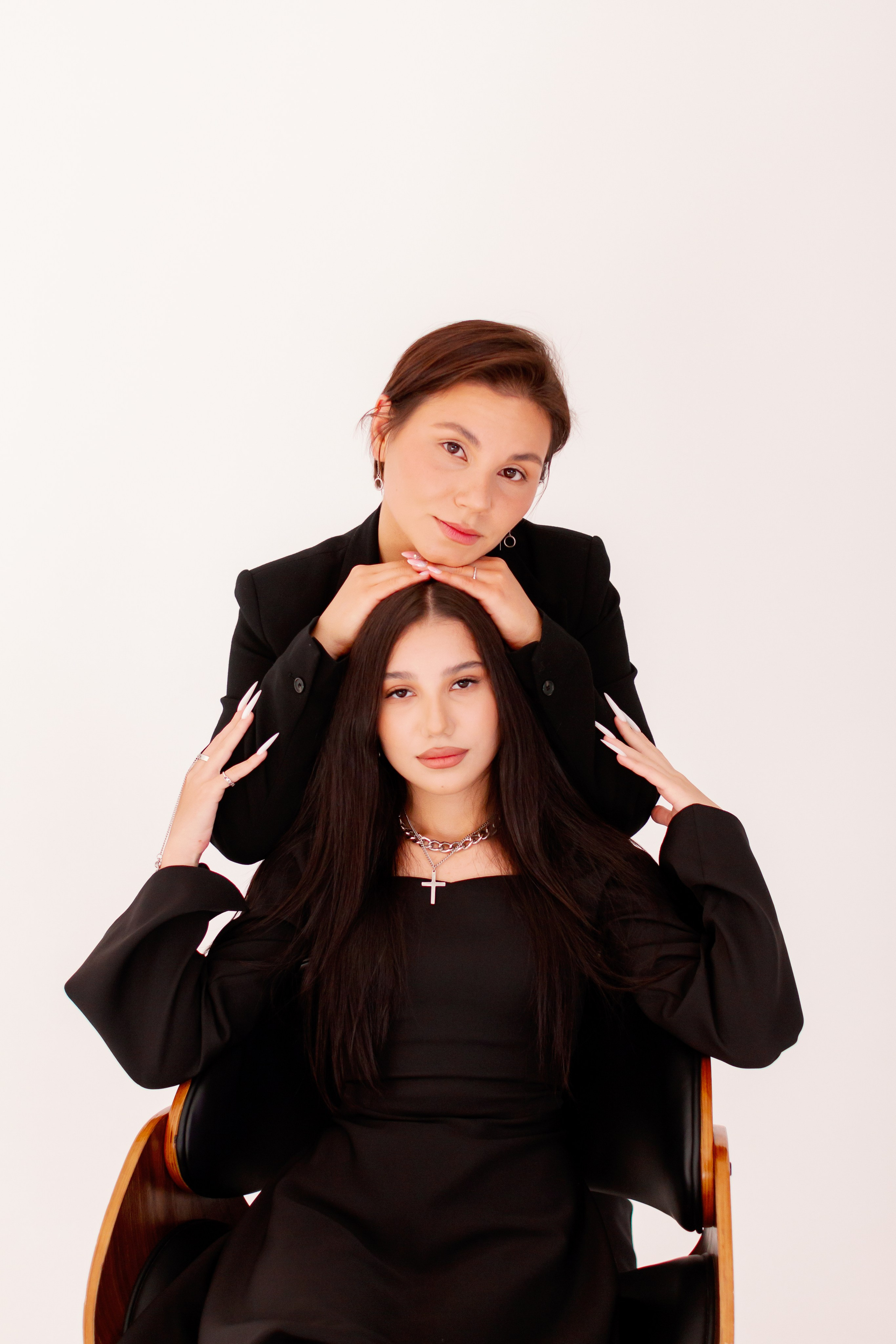 Эля и Лиза. Сёстры. Фотосессия в студии, Екатеринбург. Фотограф в Екатеринбурге Пойгина Елена