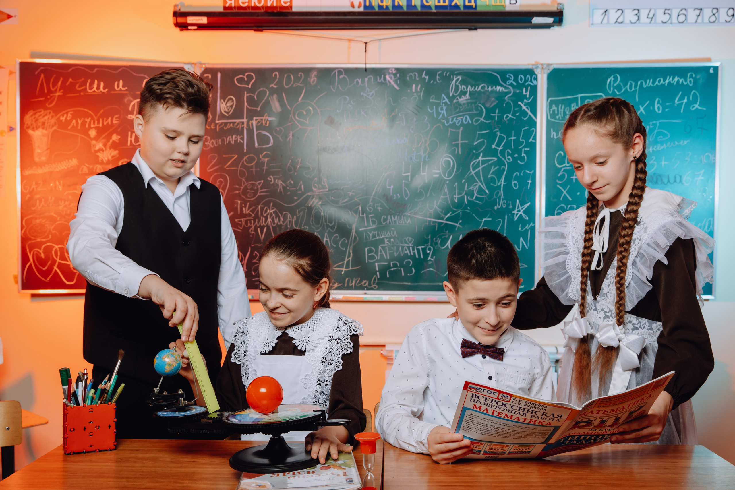 Школьные альбомы в Чернянке. Фотограф Максим Никонов