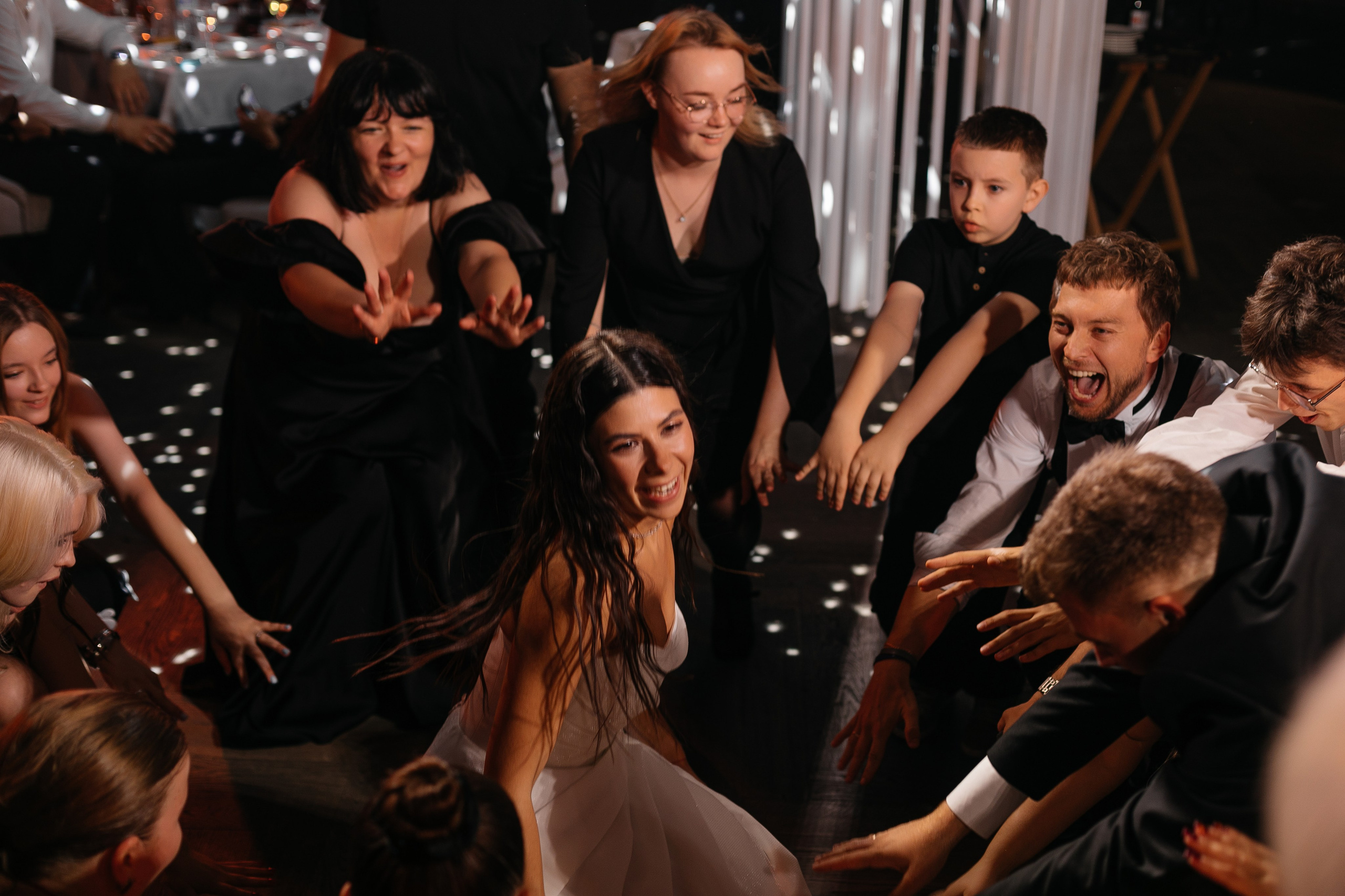 Rain falls down. Главная