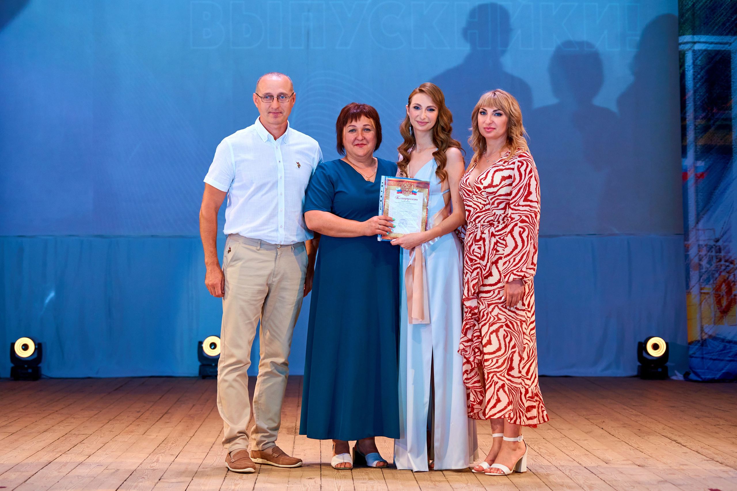 Вручение аттестатов 2023. 11 класс. Childrenfoto.ru